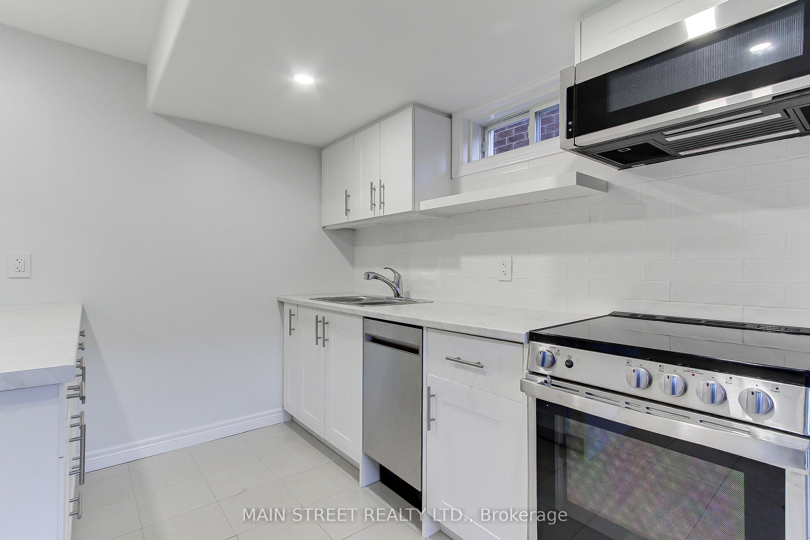 83 Laurendale Avenue Property Photo 8