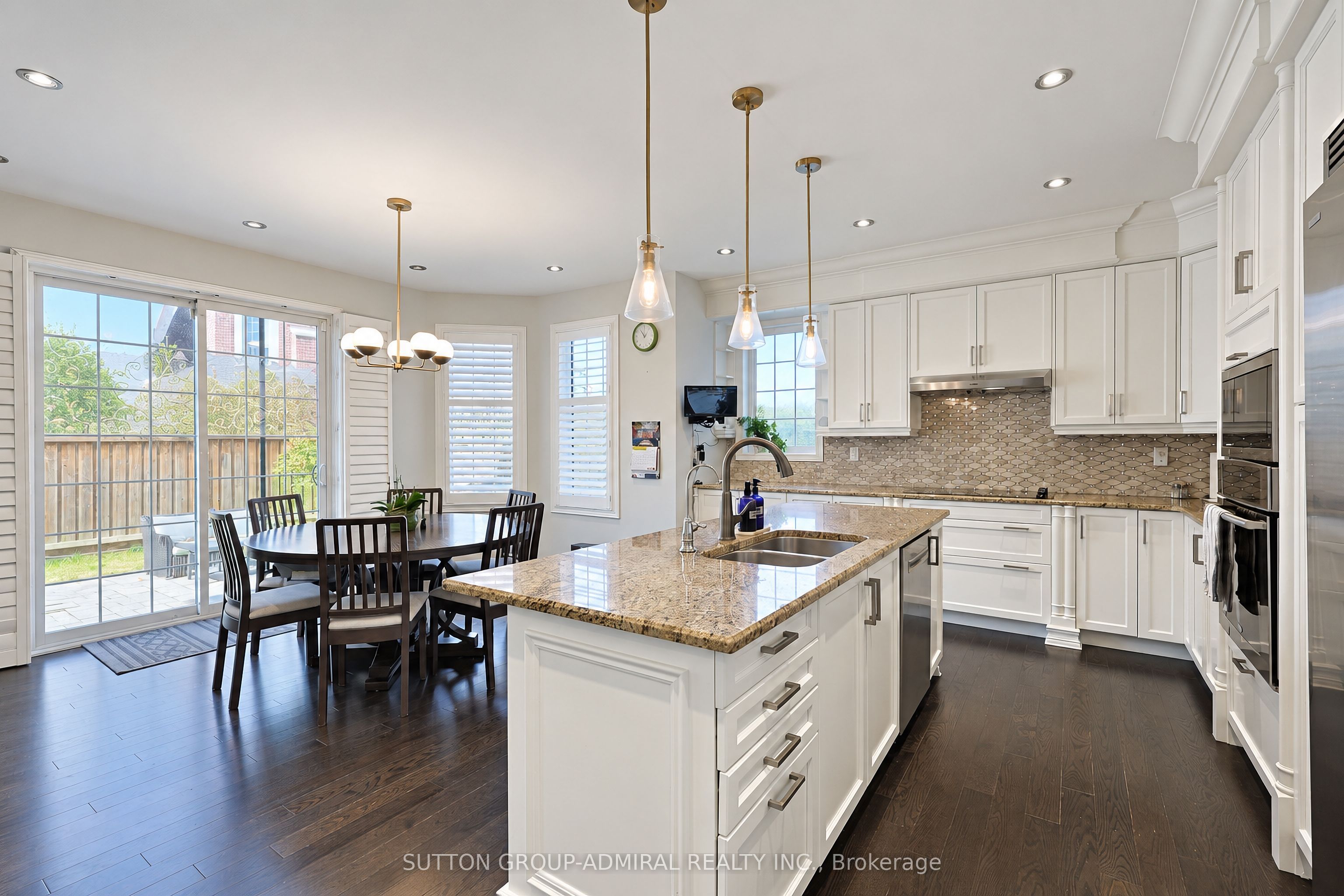 163 Heintzman Crescent Property Photo 6