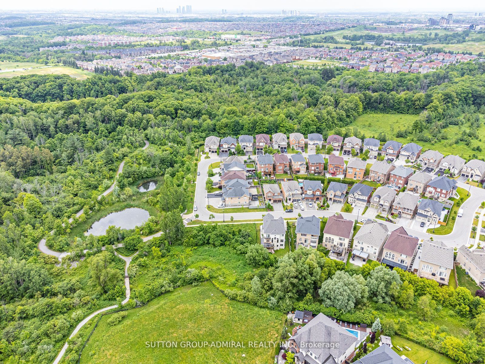 163 Heintzman Crescent Property Photo 35