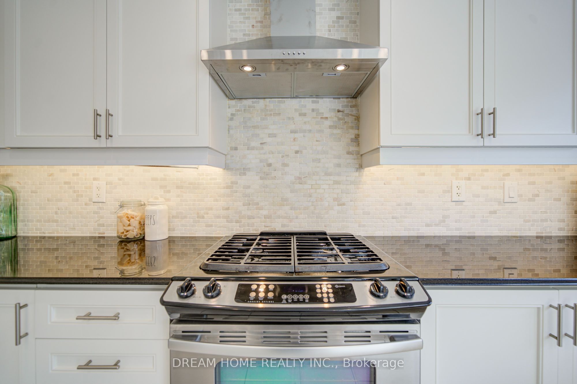 36 Everett Street Property Photo 18