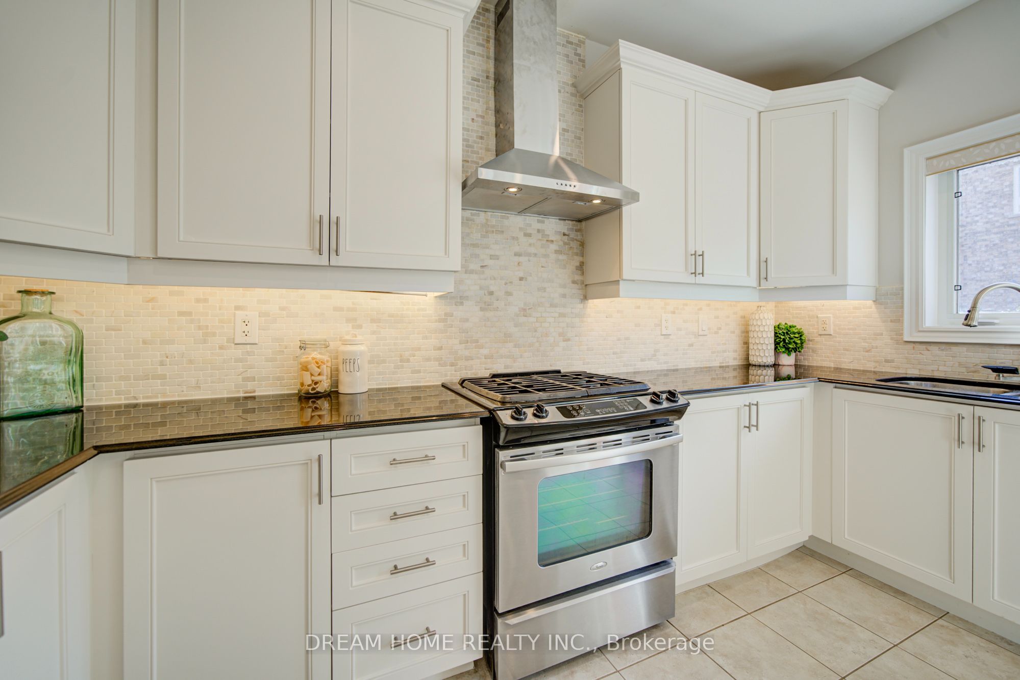 36 Everett Street Property Photo 19