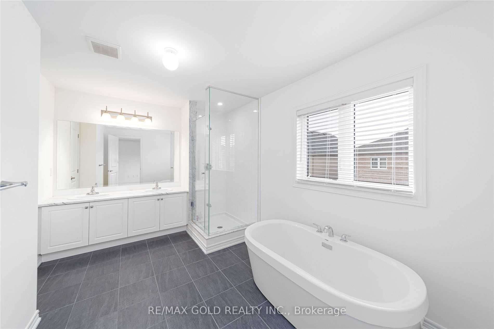 83 Selby Crescent Property Photo 4