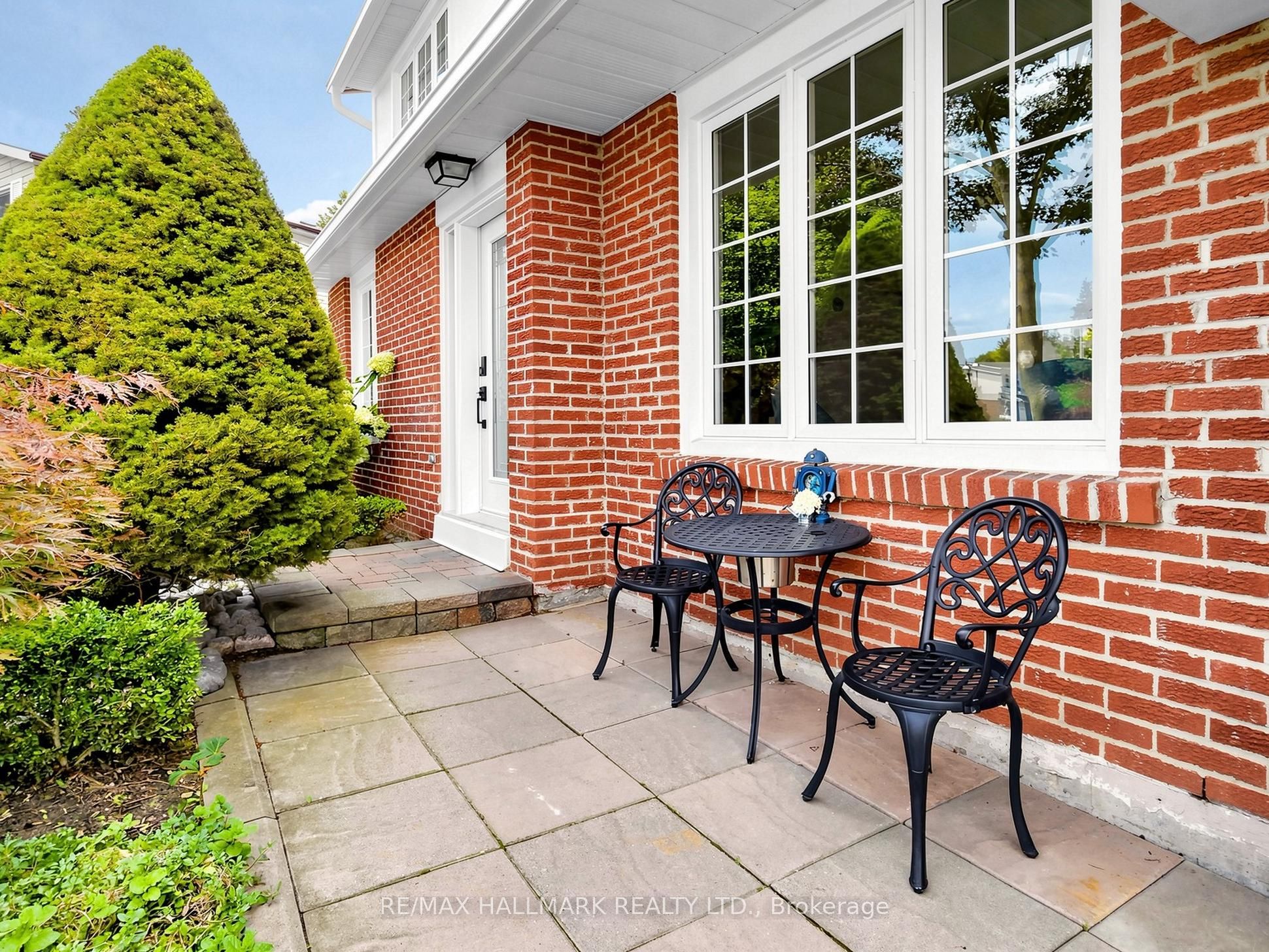 400 Handley Crescent Property Photo 3