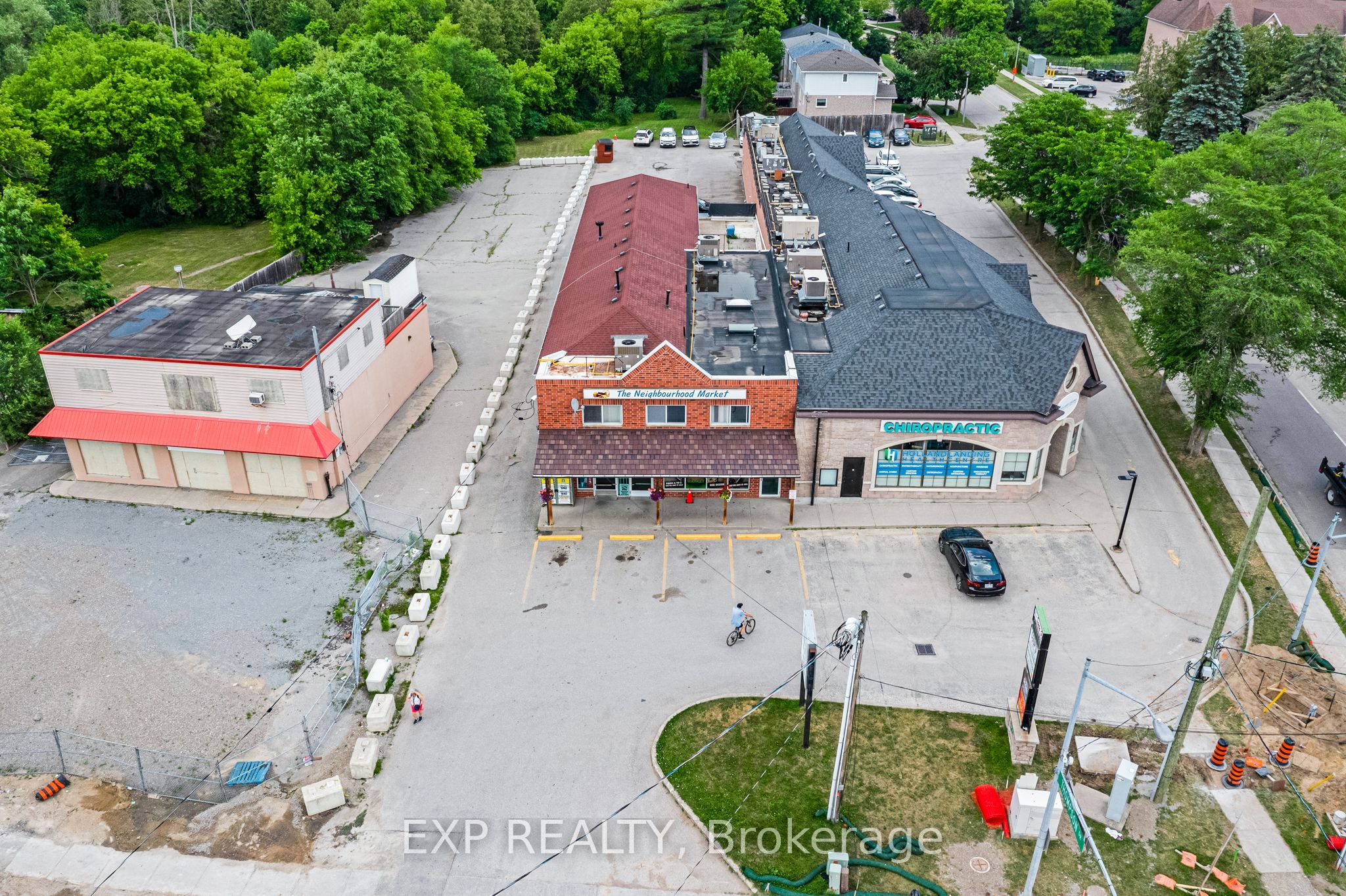 19423 Yonge Street Property Photo 2