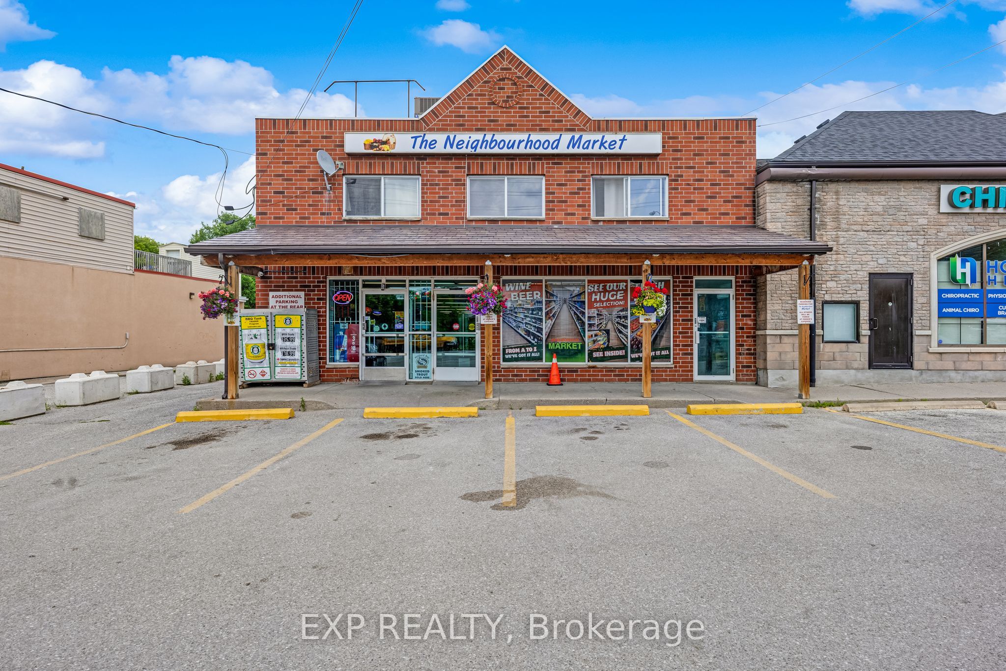 19423 Yonge Street Property Photo 3