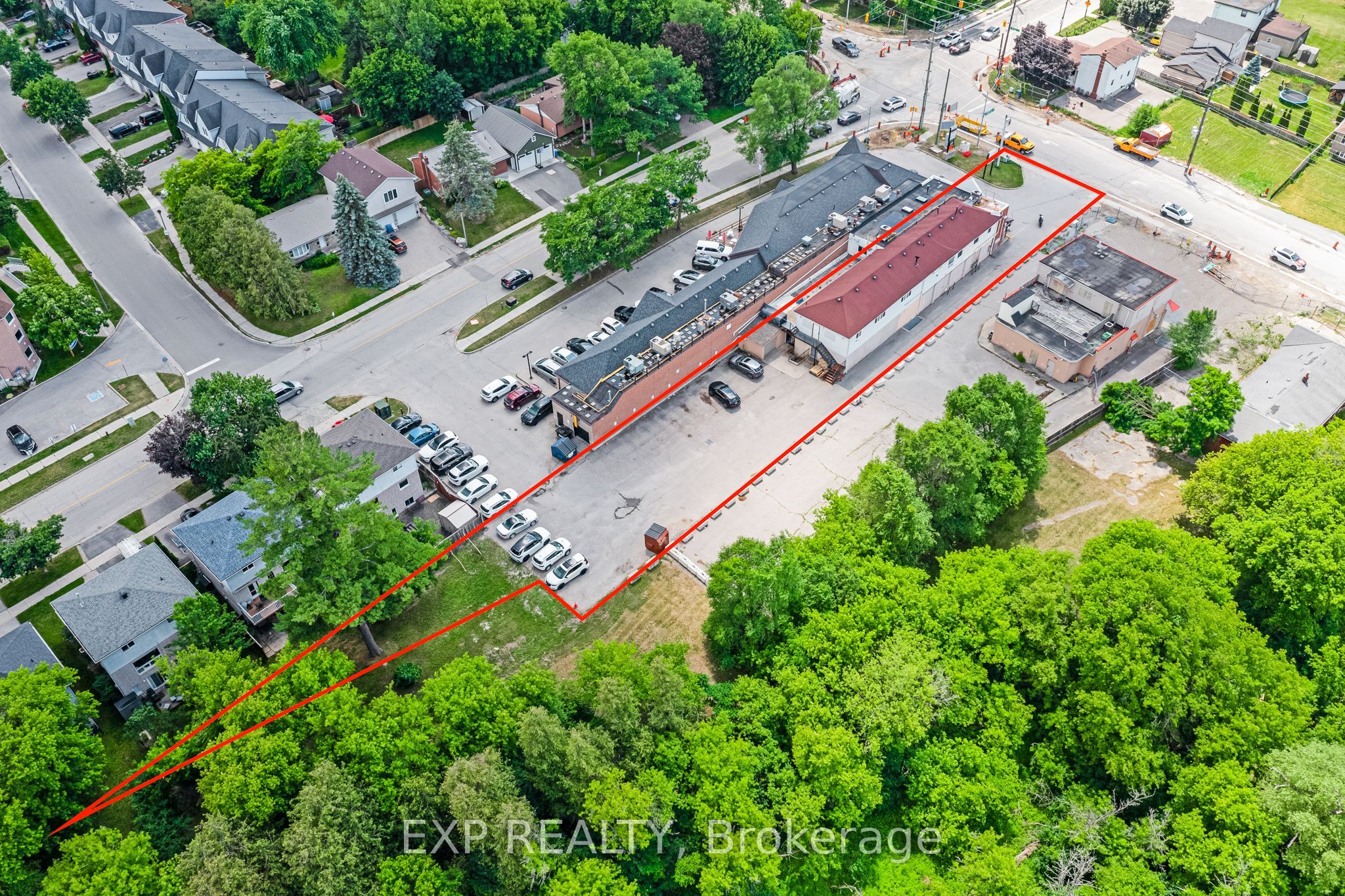 19423 Yonge Street Property Photo 5
