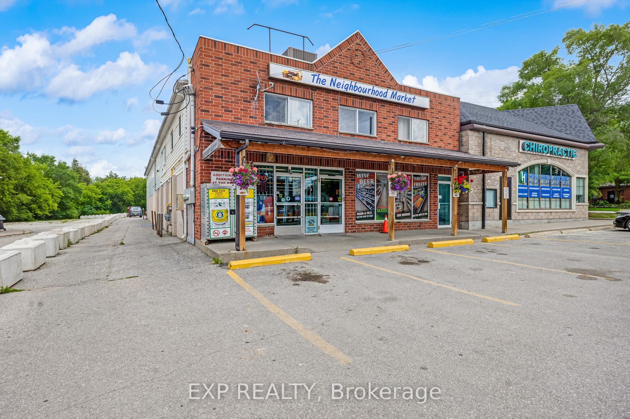 19423 Yonge Street Property Photo 6