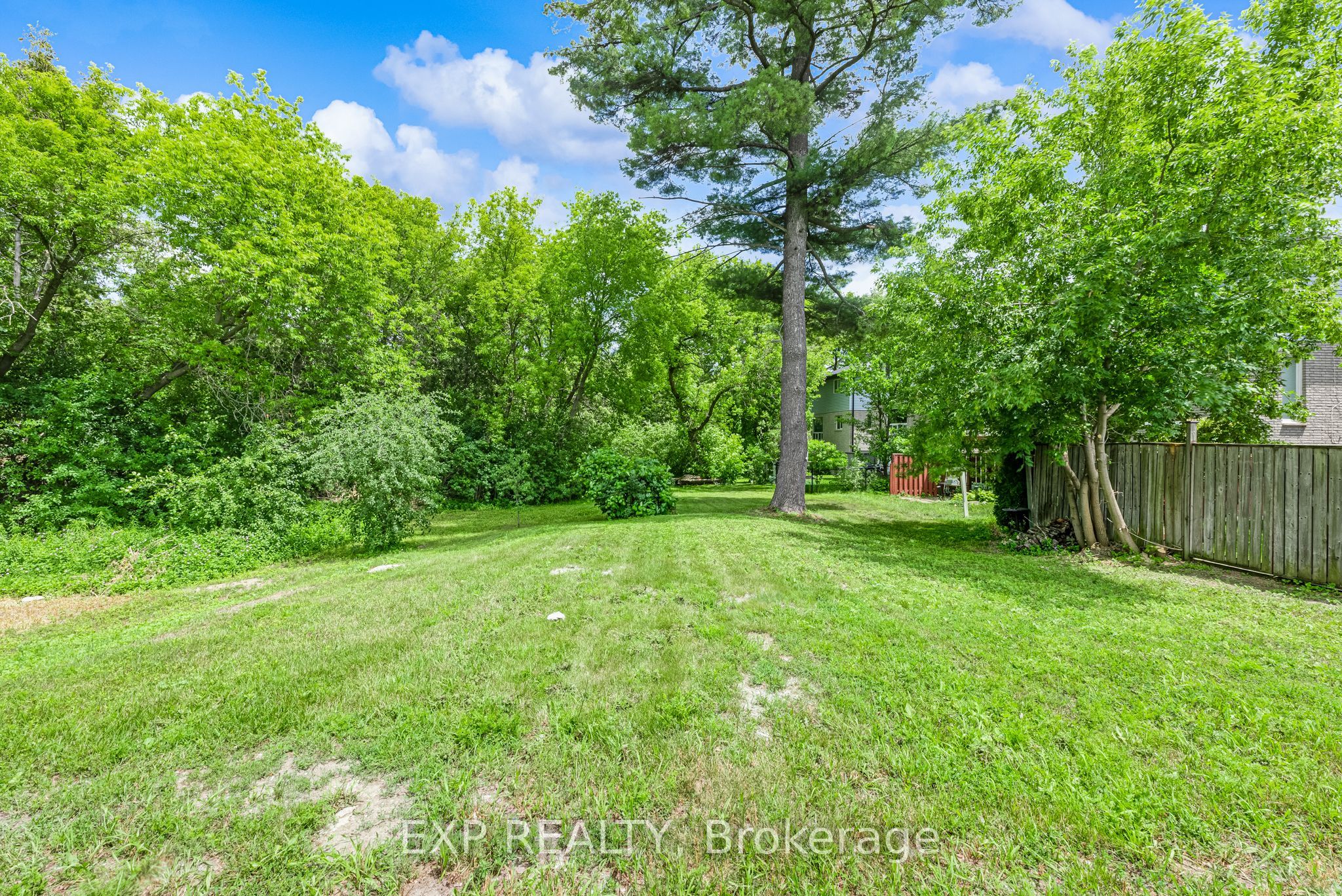 19423 Yonge Street Property Photo 12