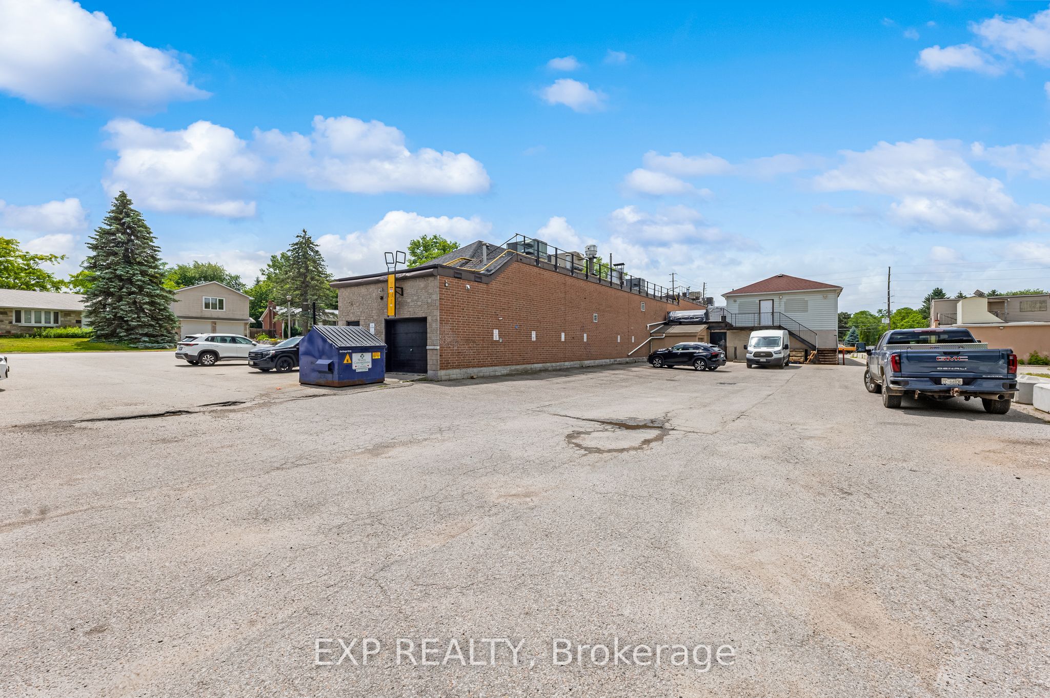19423 Yonge Street Property Photo 13