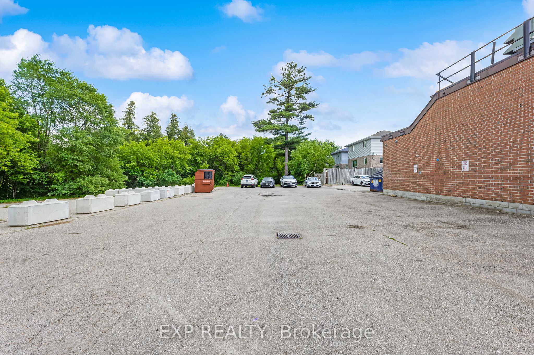 19423 Yonge Street Property Photo 14