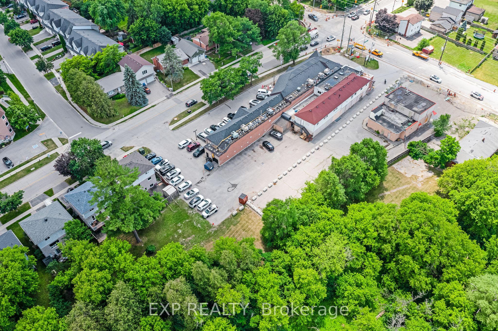 19423 Yonge Street Property Photo 16