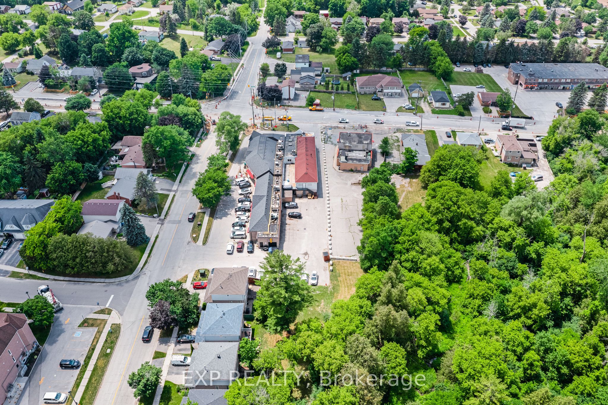 19423 Yonge Street Property Photo 18