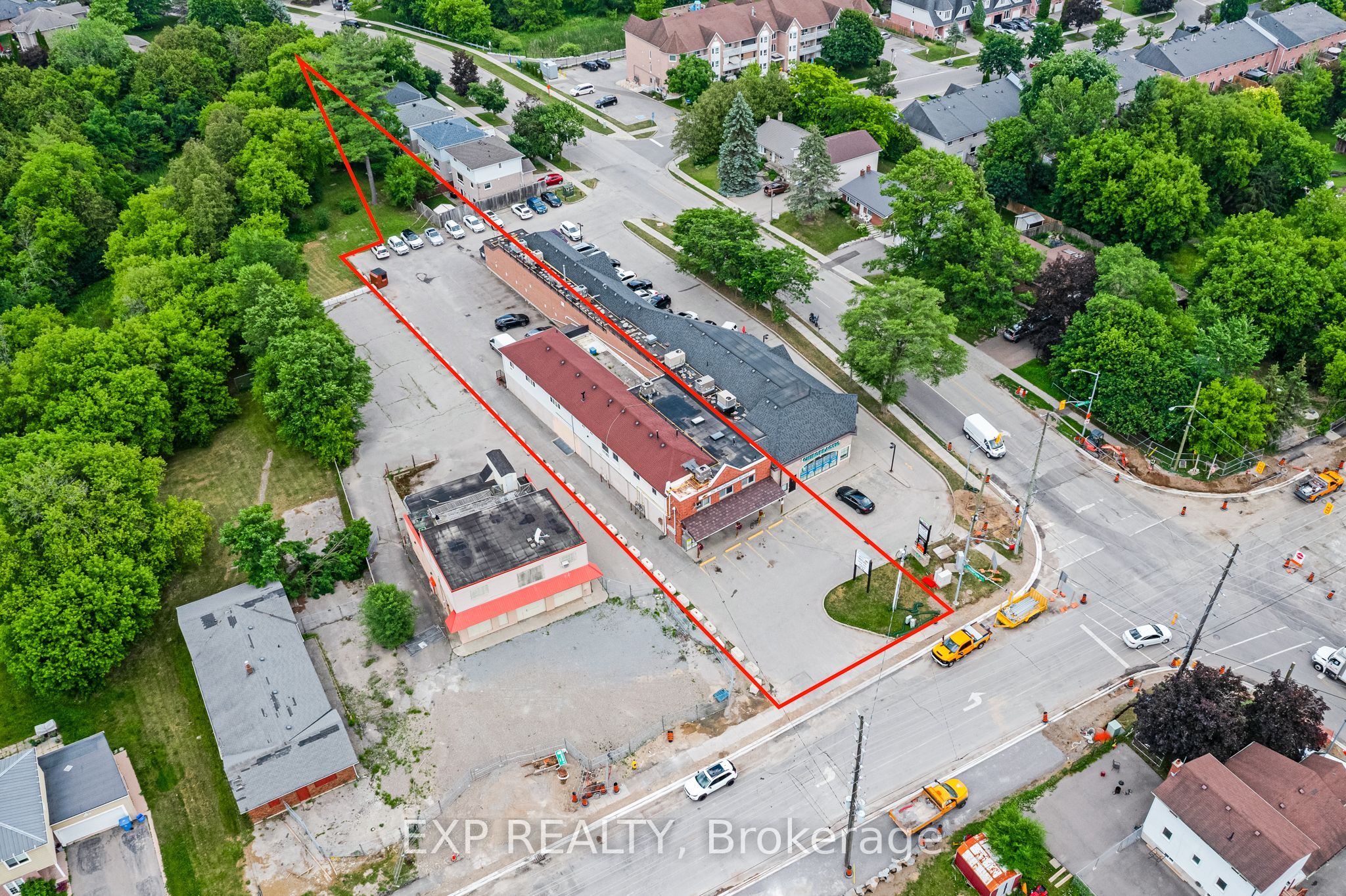 19423 Yonge Street Property Photo 19