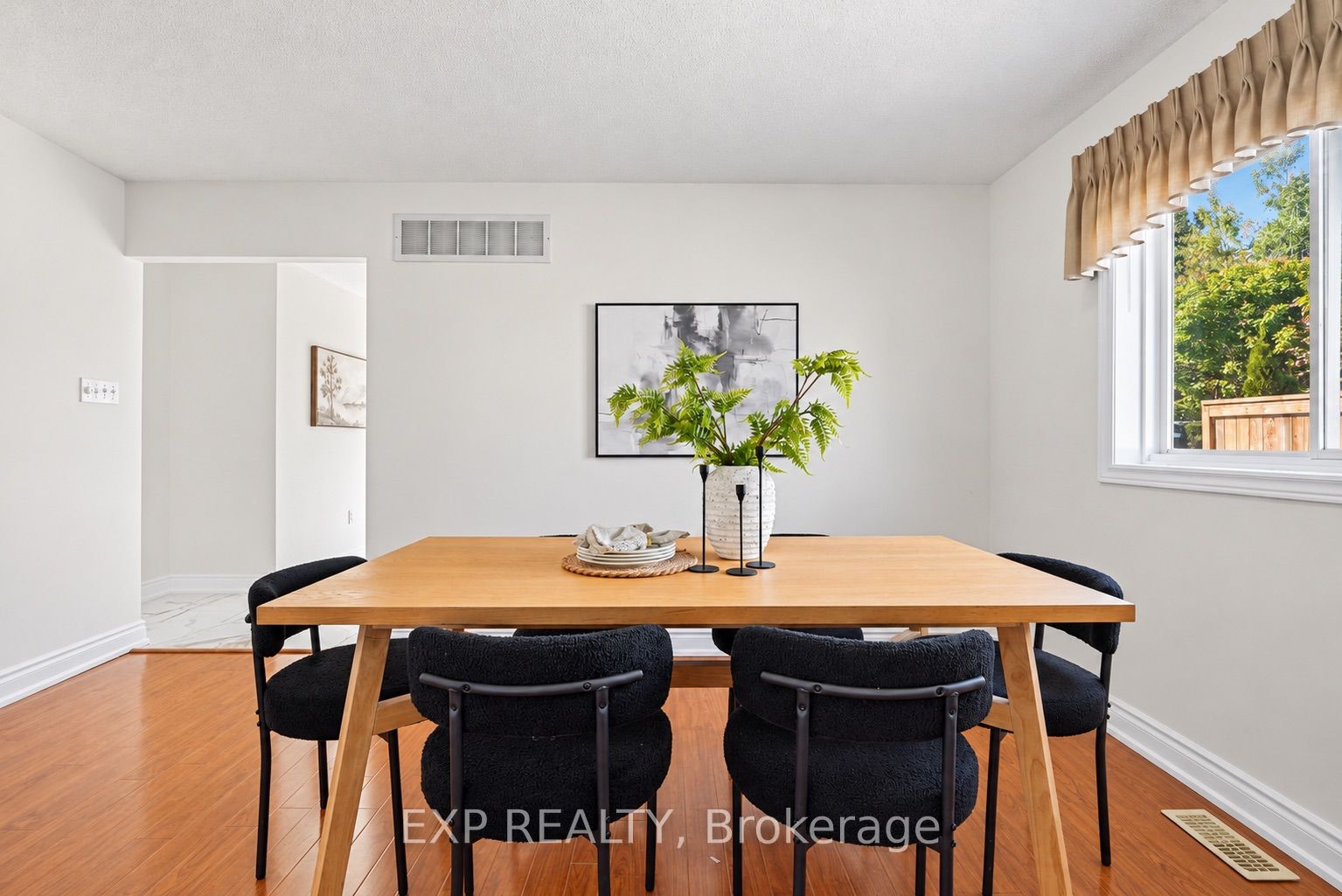 2434 Ralph Street Property Photo 7