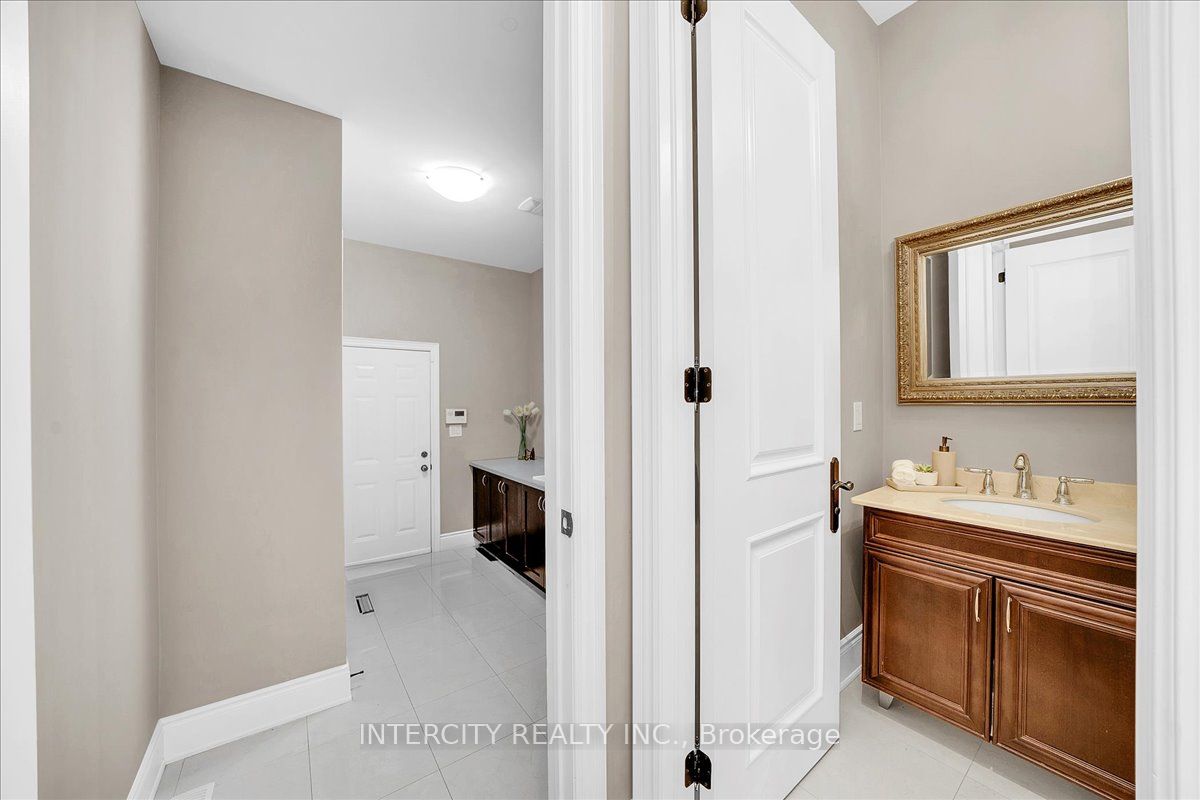 233 Carisbrooke Circle Property Photo 24