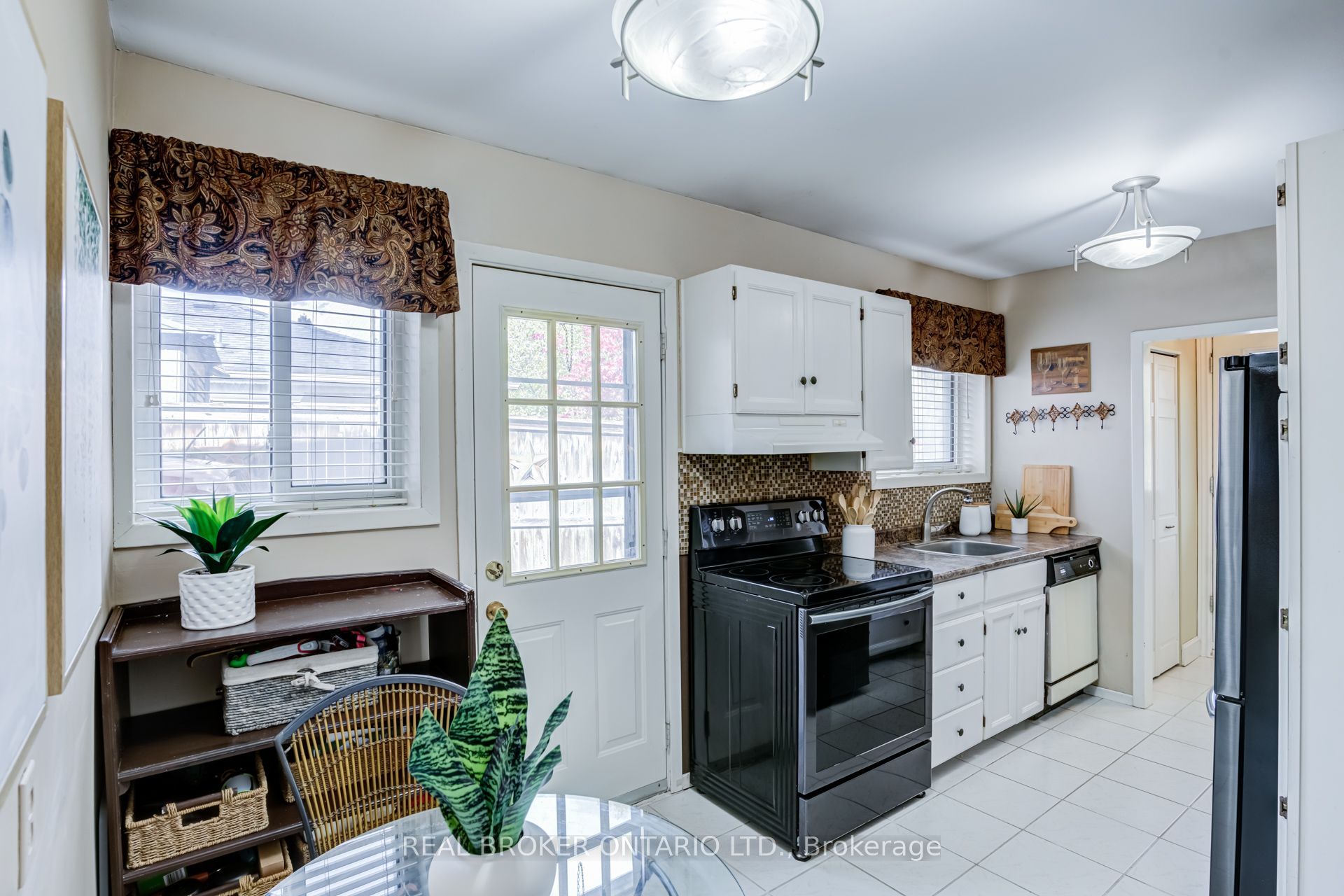 82 Tecumseh Drive Property Photo 4