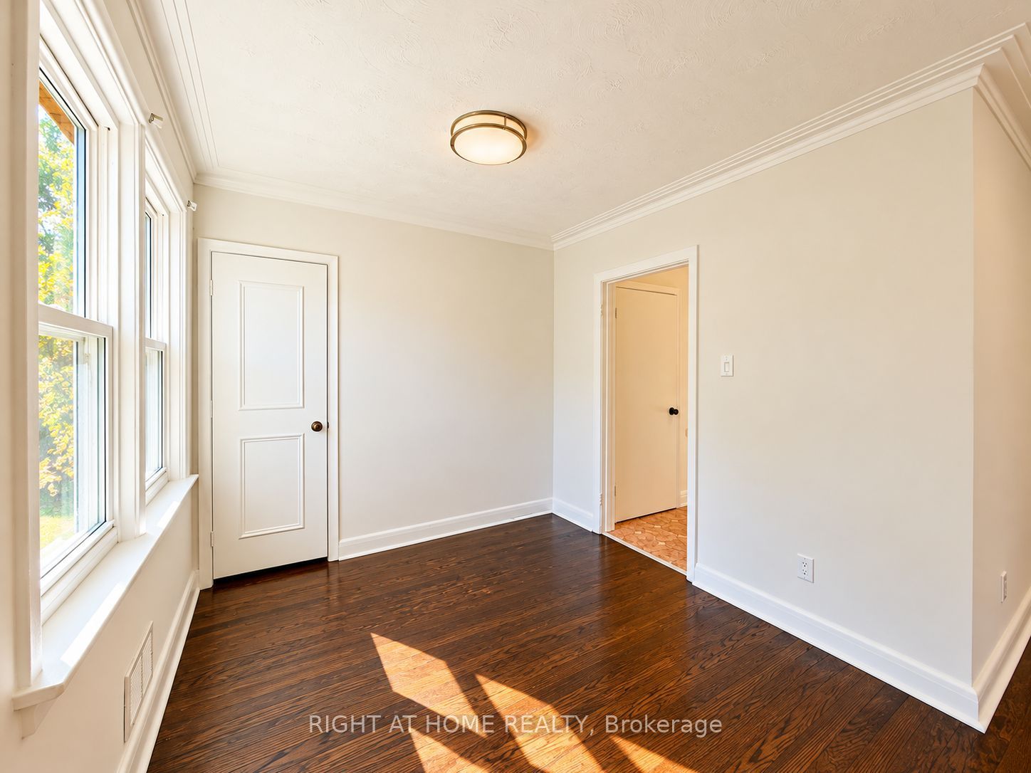 72 Monkswood Crescent Main Floor Property Photo 17