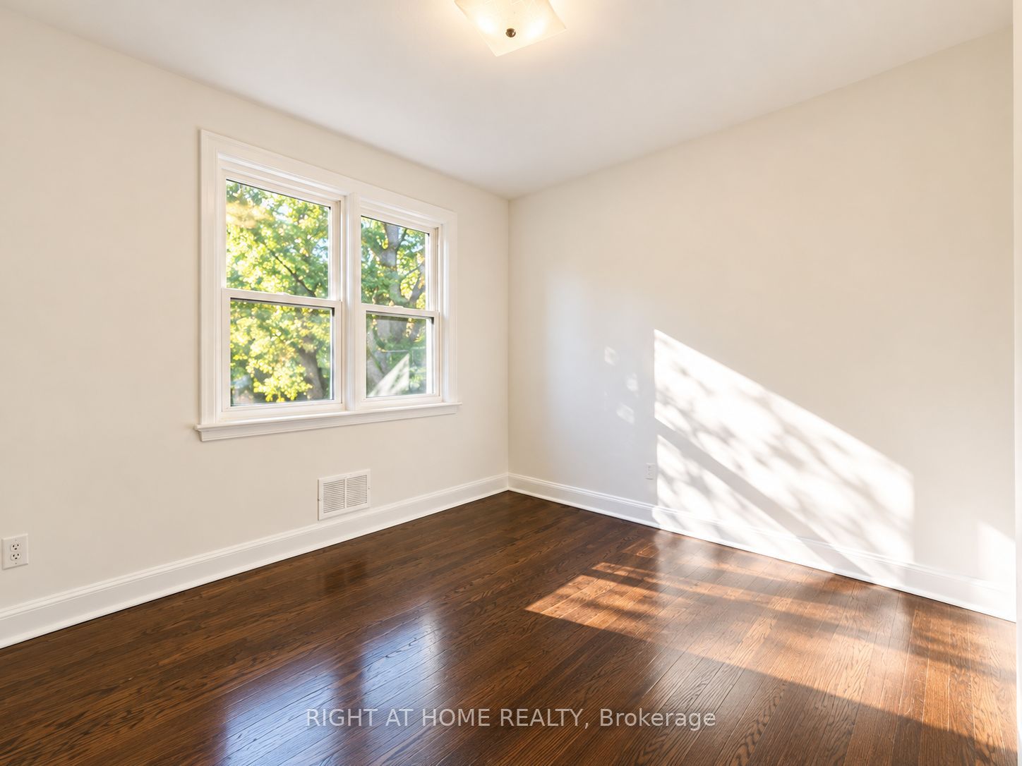 72 Monkswood Crescent Main Floor Property Photo 18