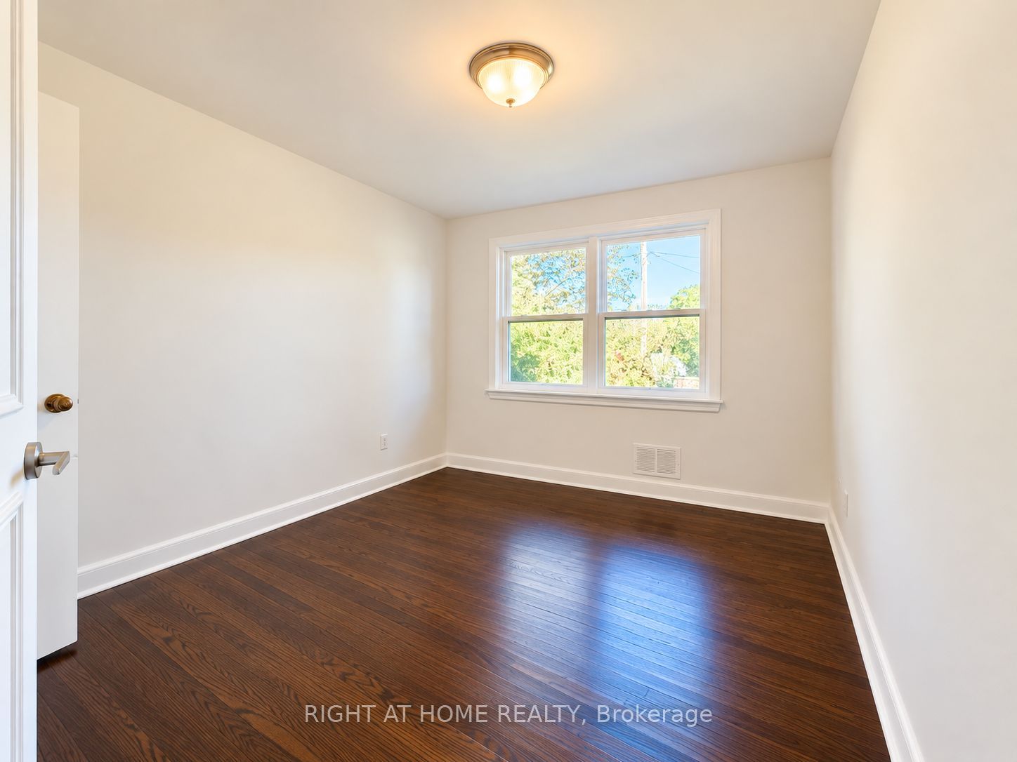 72 Monkswood Crescent Main Floor Property Photo 19