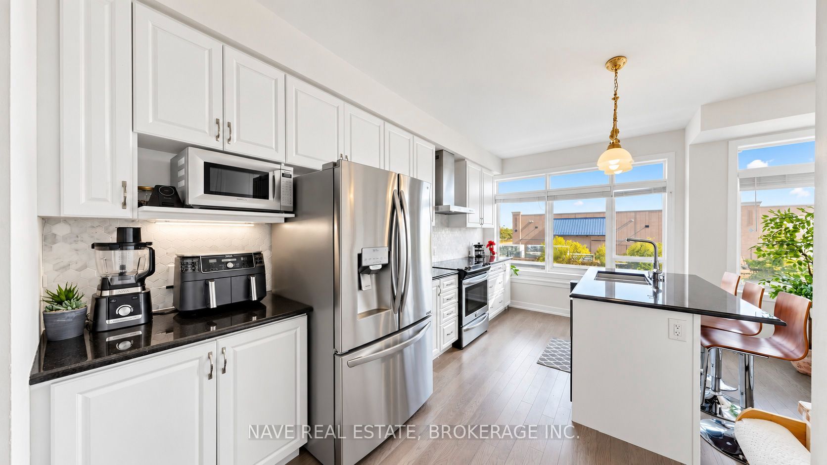 80 Troon Avenue Property Photo 6