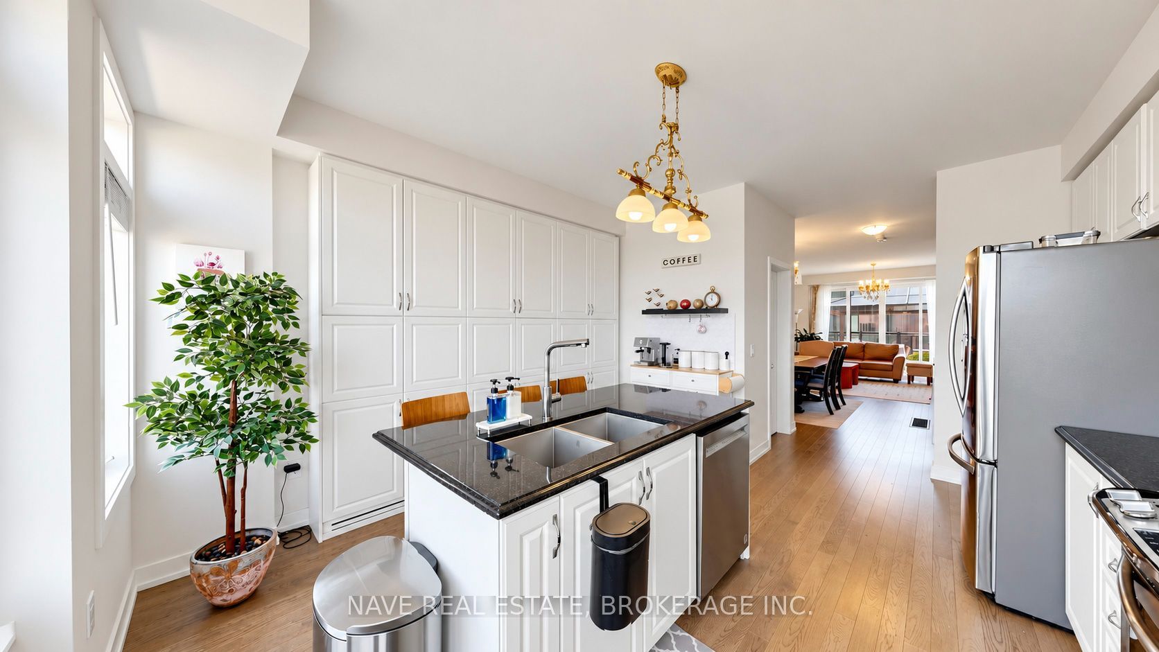 80 Troon Avenue Property Photo 7