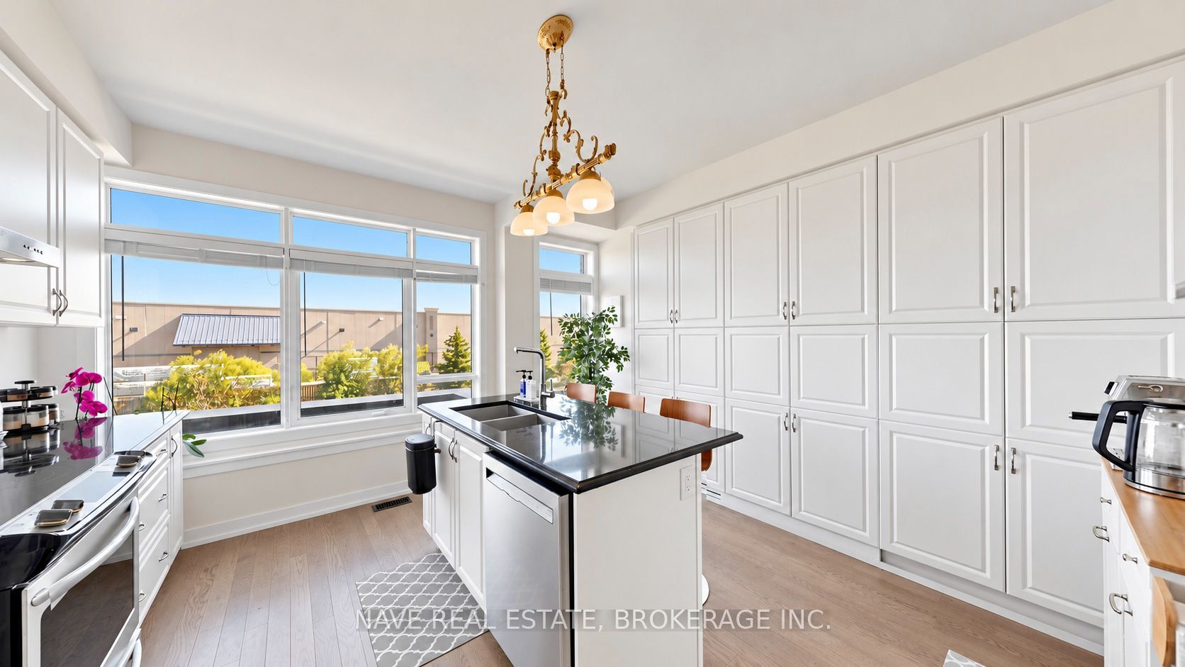 80 Troon Avenue Property Photo 8