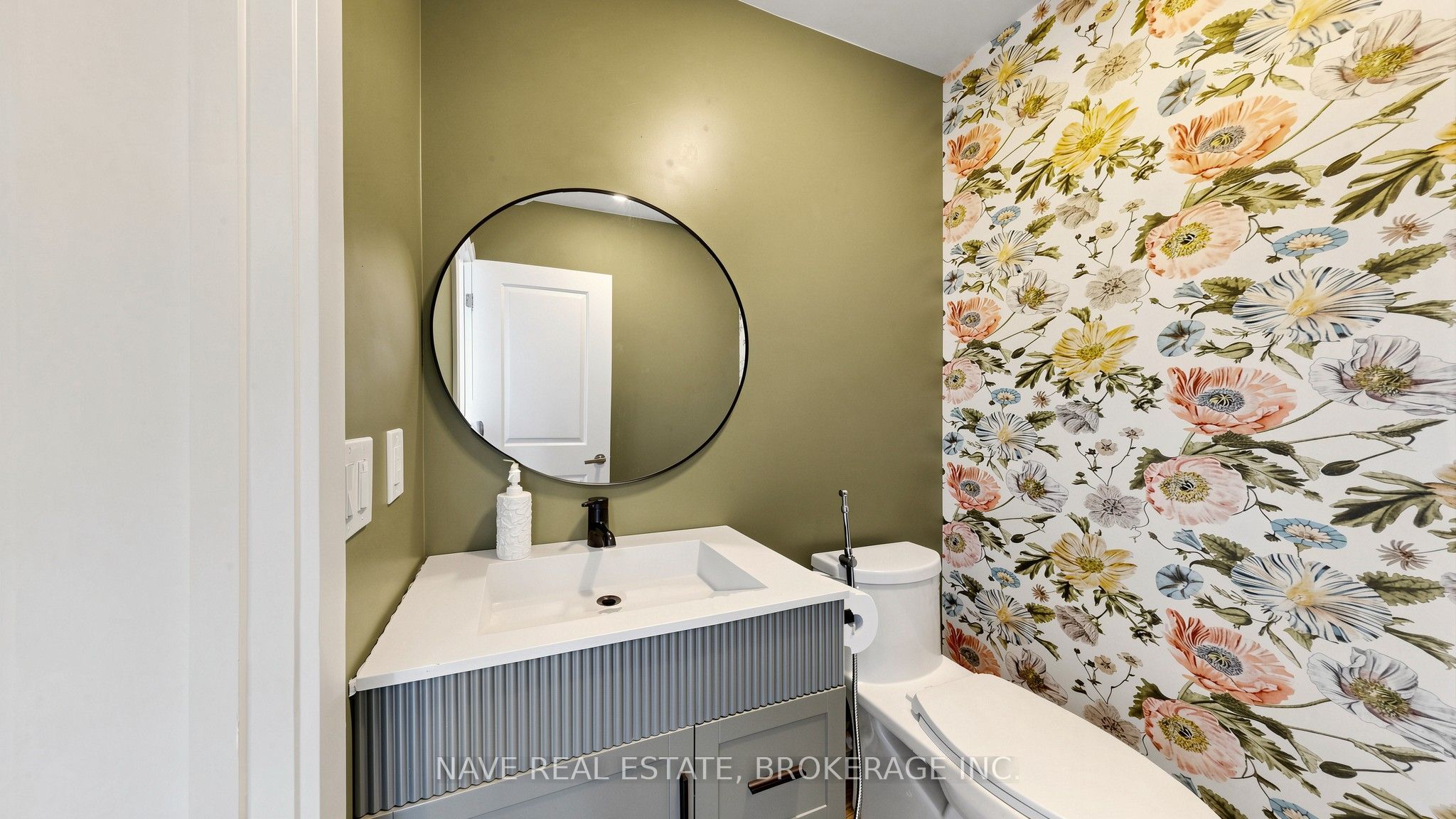 80 Troon Avenue Property Photo 9