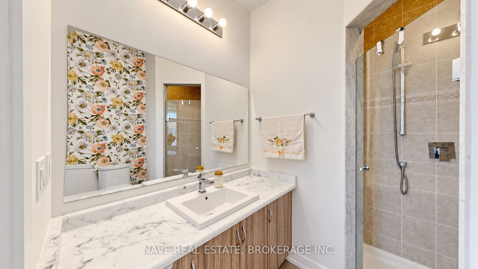 80 Troon Avenue Property Photo 12