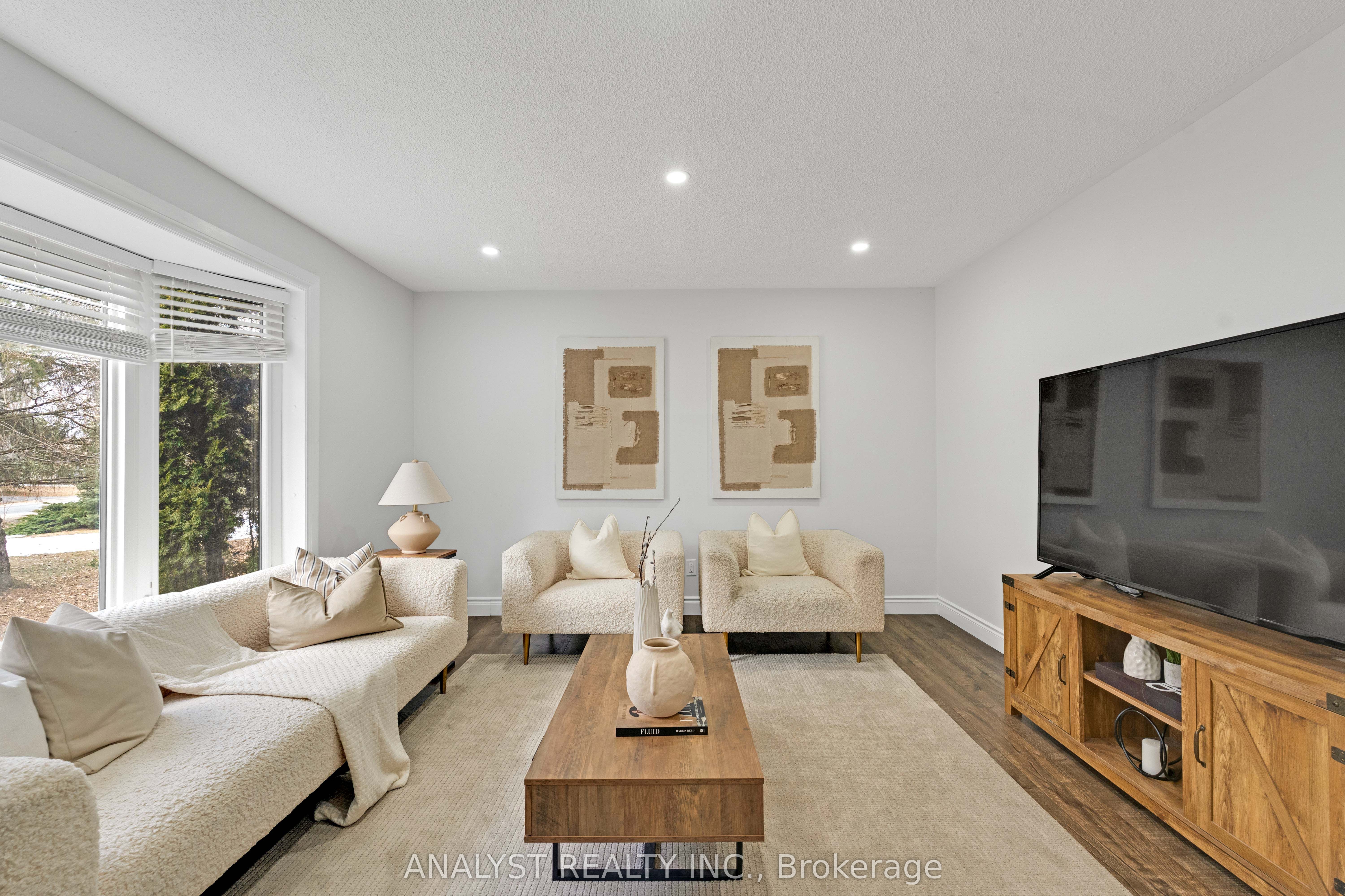 19 Pine Park Boulevard Property Photo 2