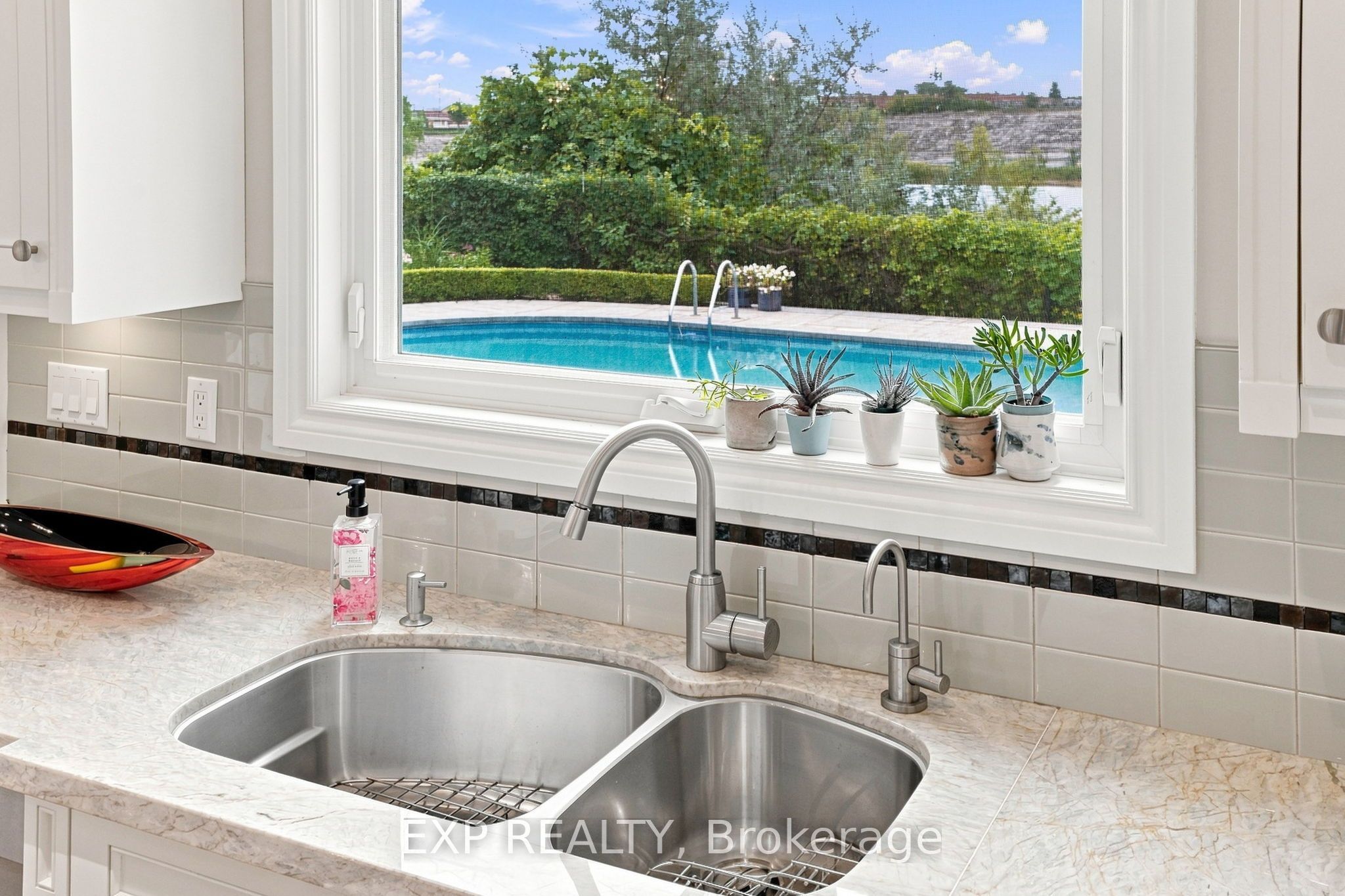 655 Culler Mews Property Photo 19