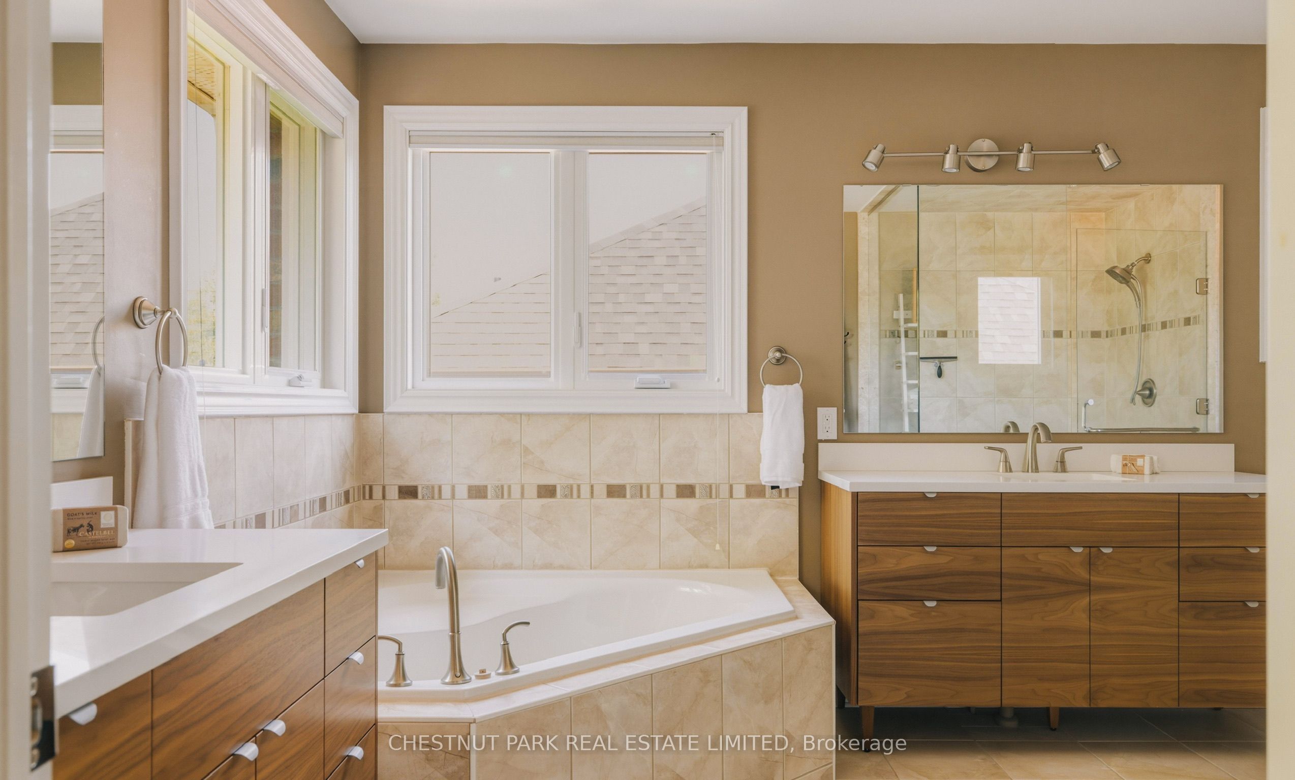 8 Cyril Richardson Court Property Photo 28