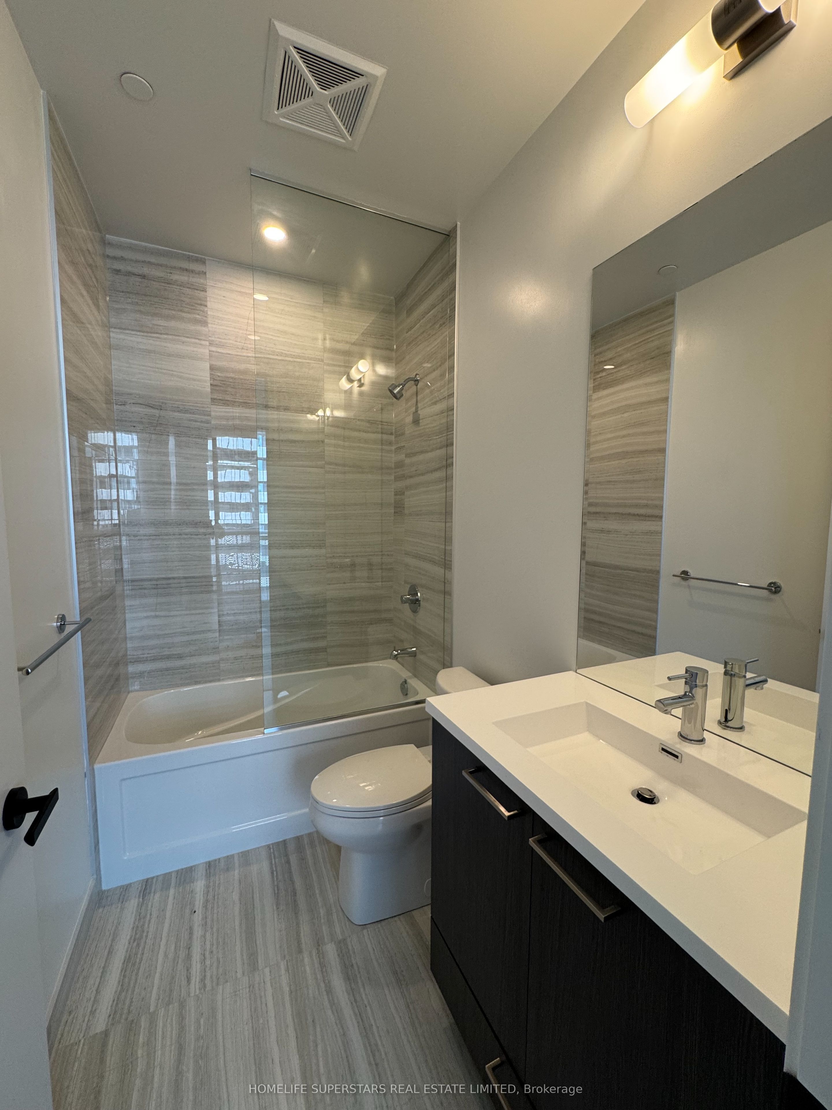 225 Commerce Street 5815 Property Photo 6
