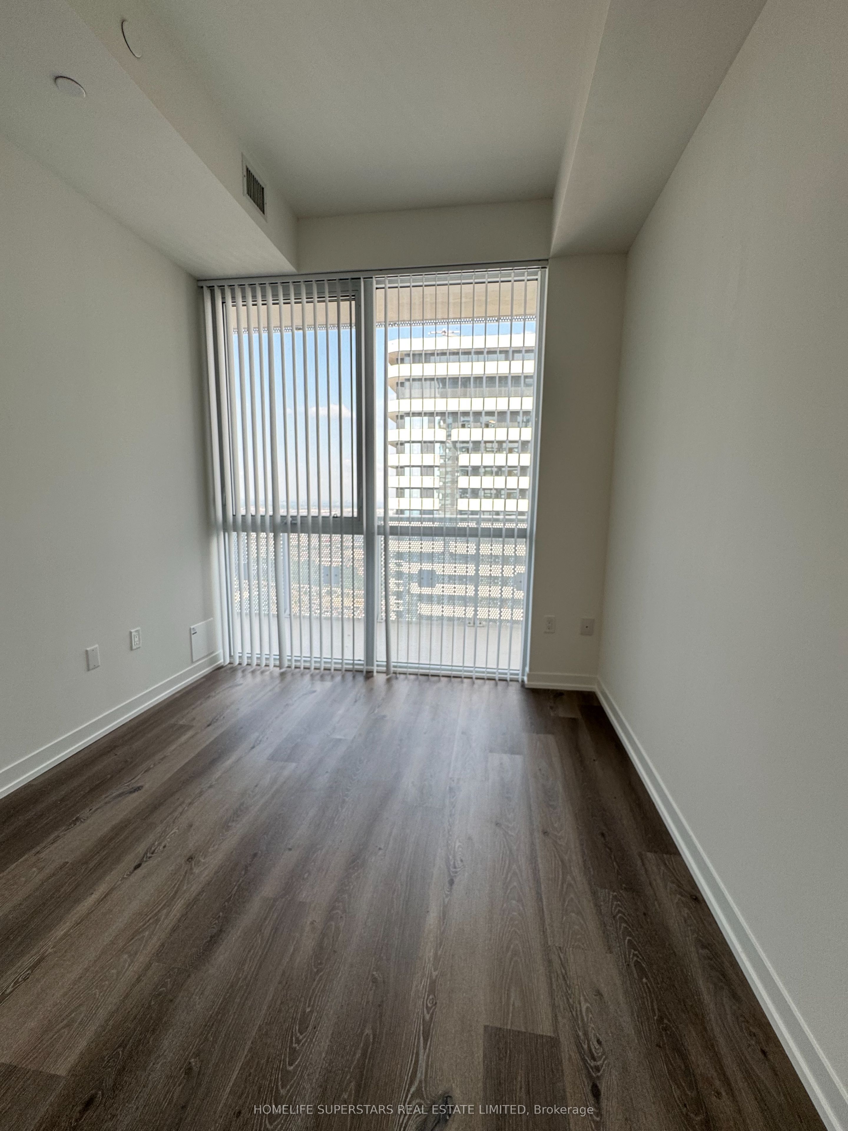 225 Commerce Street 5815 Property Photo 7