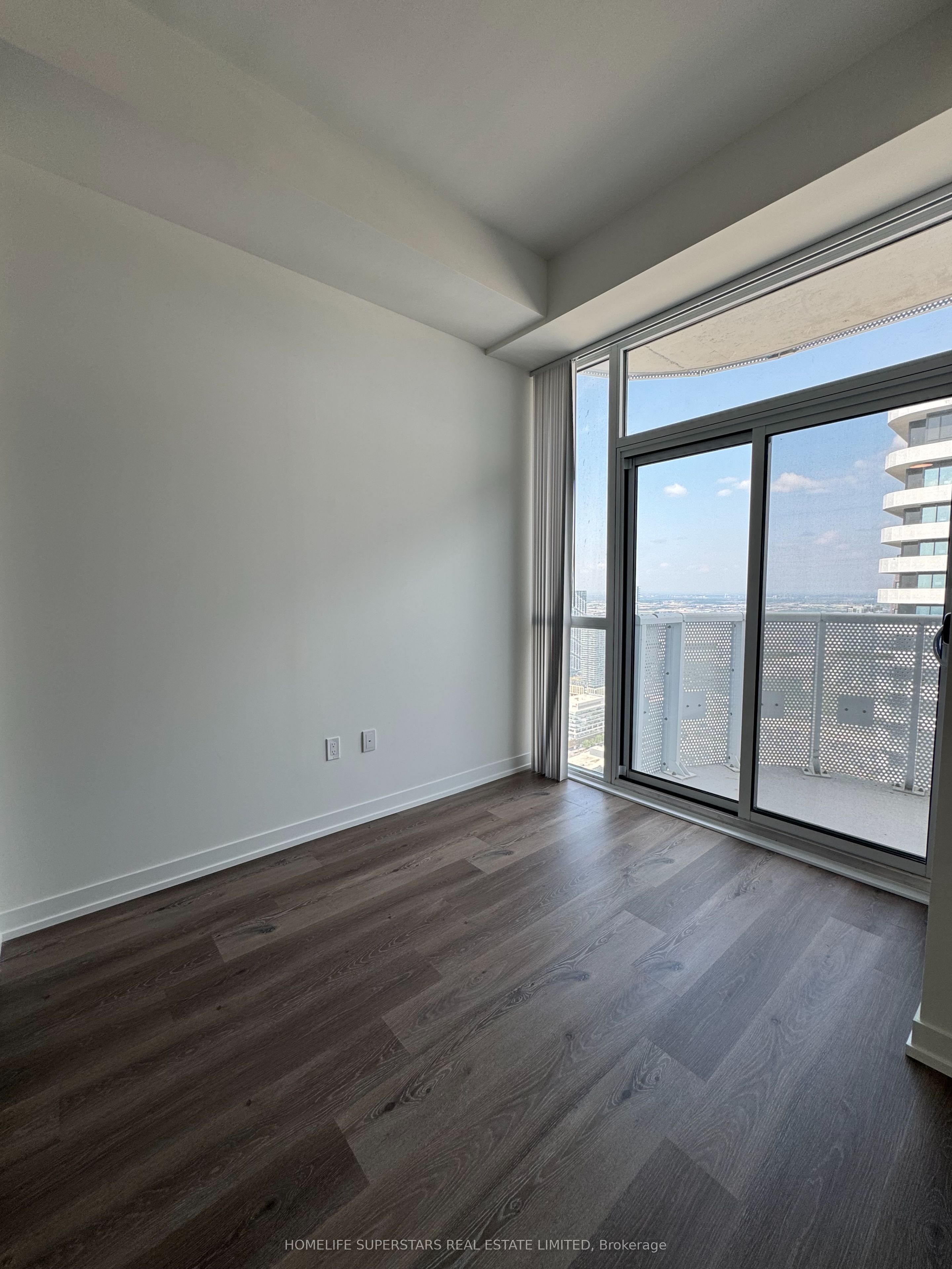 225 Commerce Street 5815 Property Photo 9