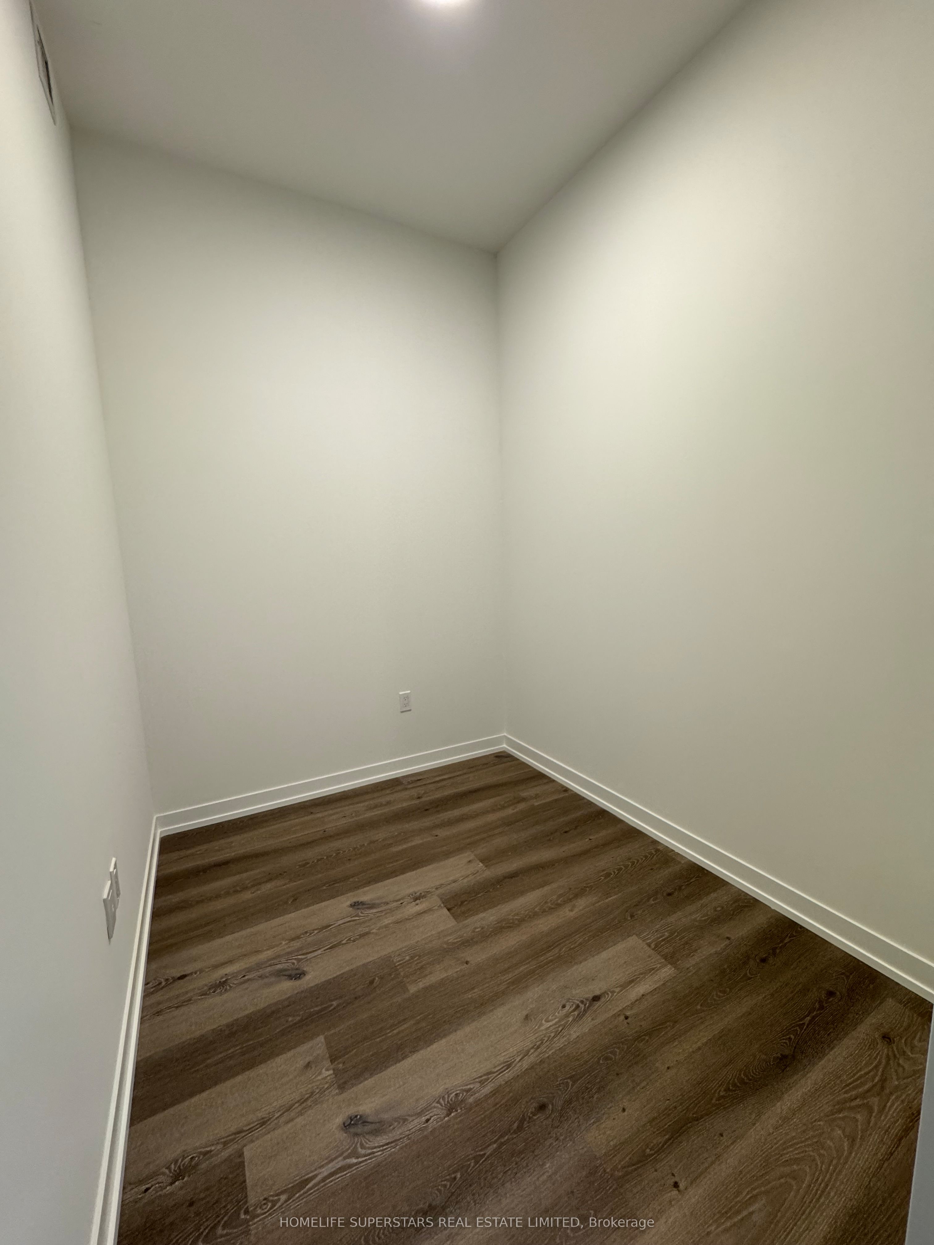 225 Commerce Street 5815 Property Photo 13