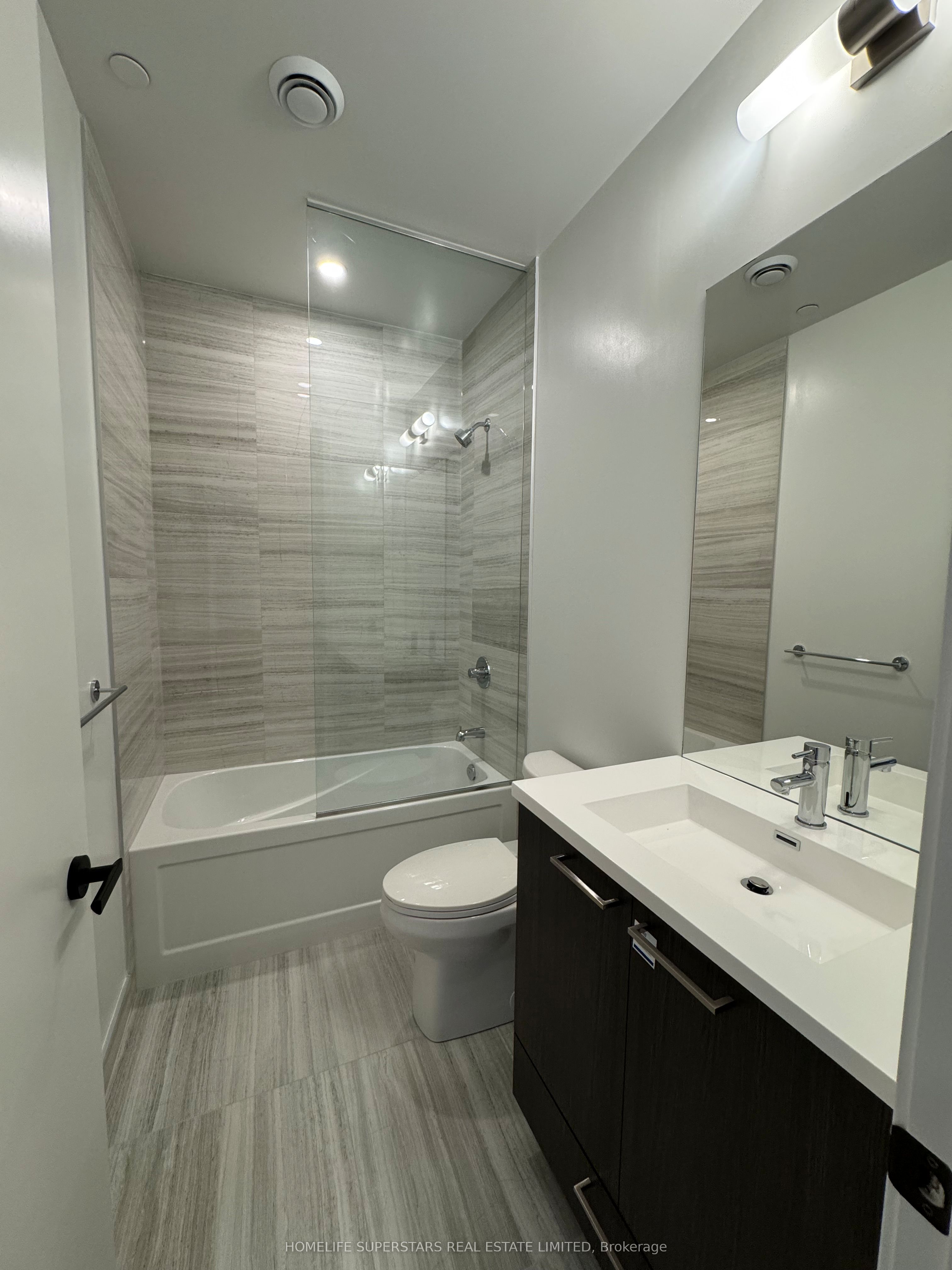 225 Commerce Street 5815 Property Photo 14
