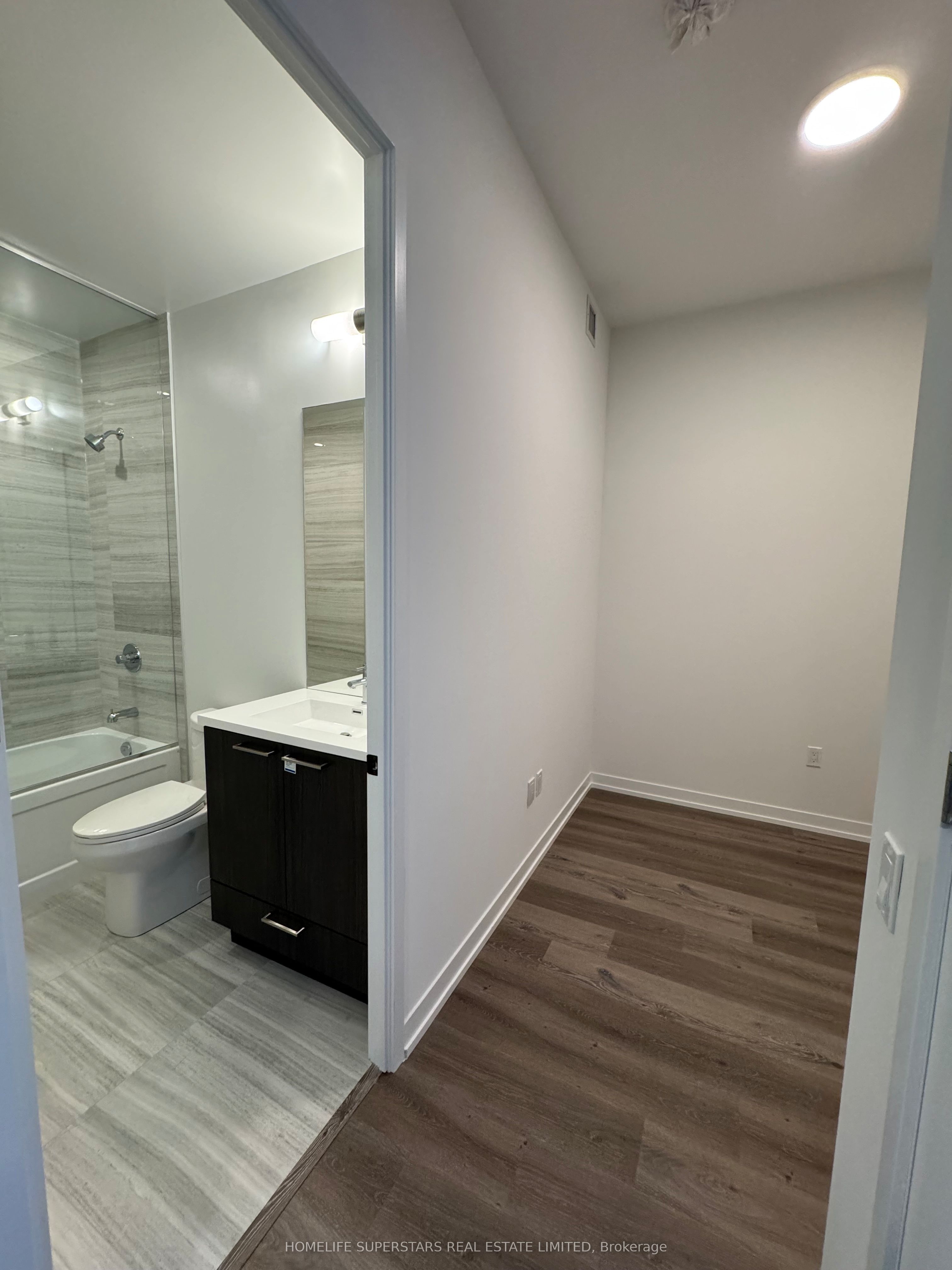 225 Commerce Street 5815 Property Photo 15