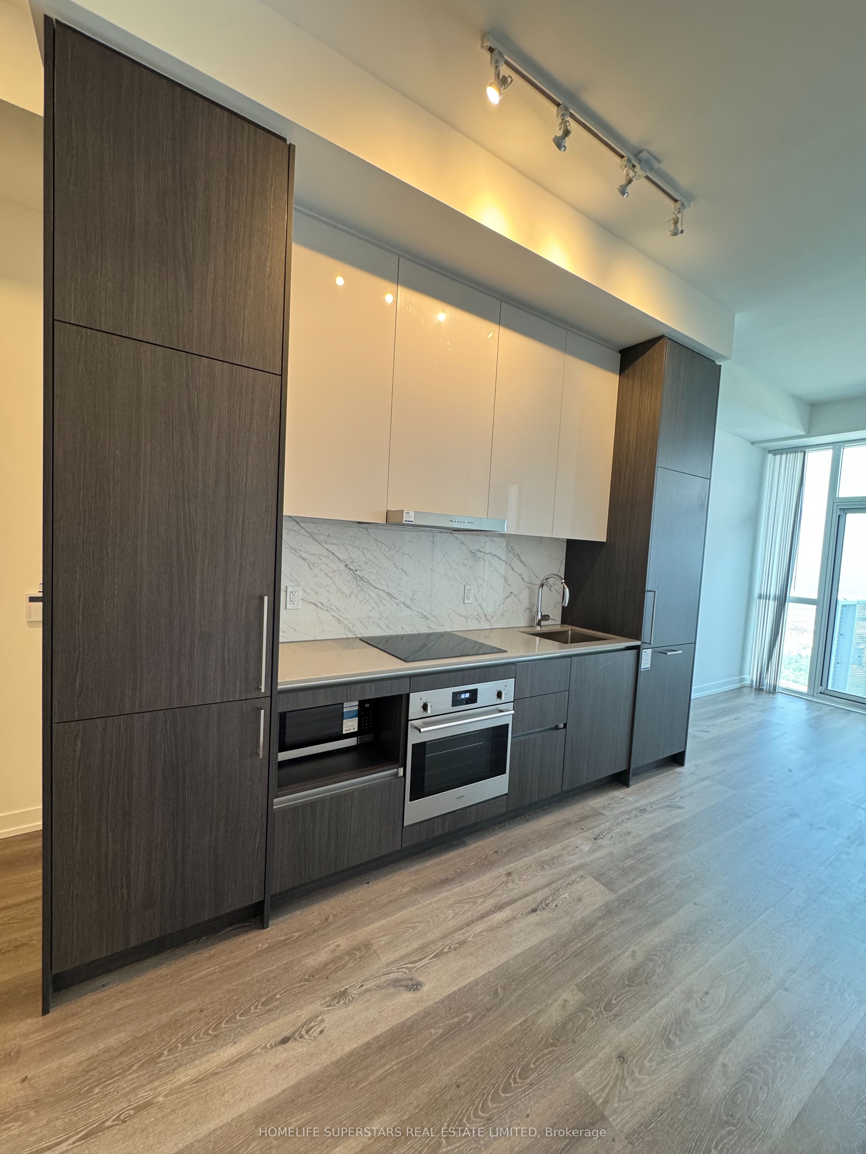 225 Commerce Street 5815 Property Photo 18