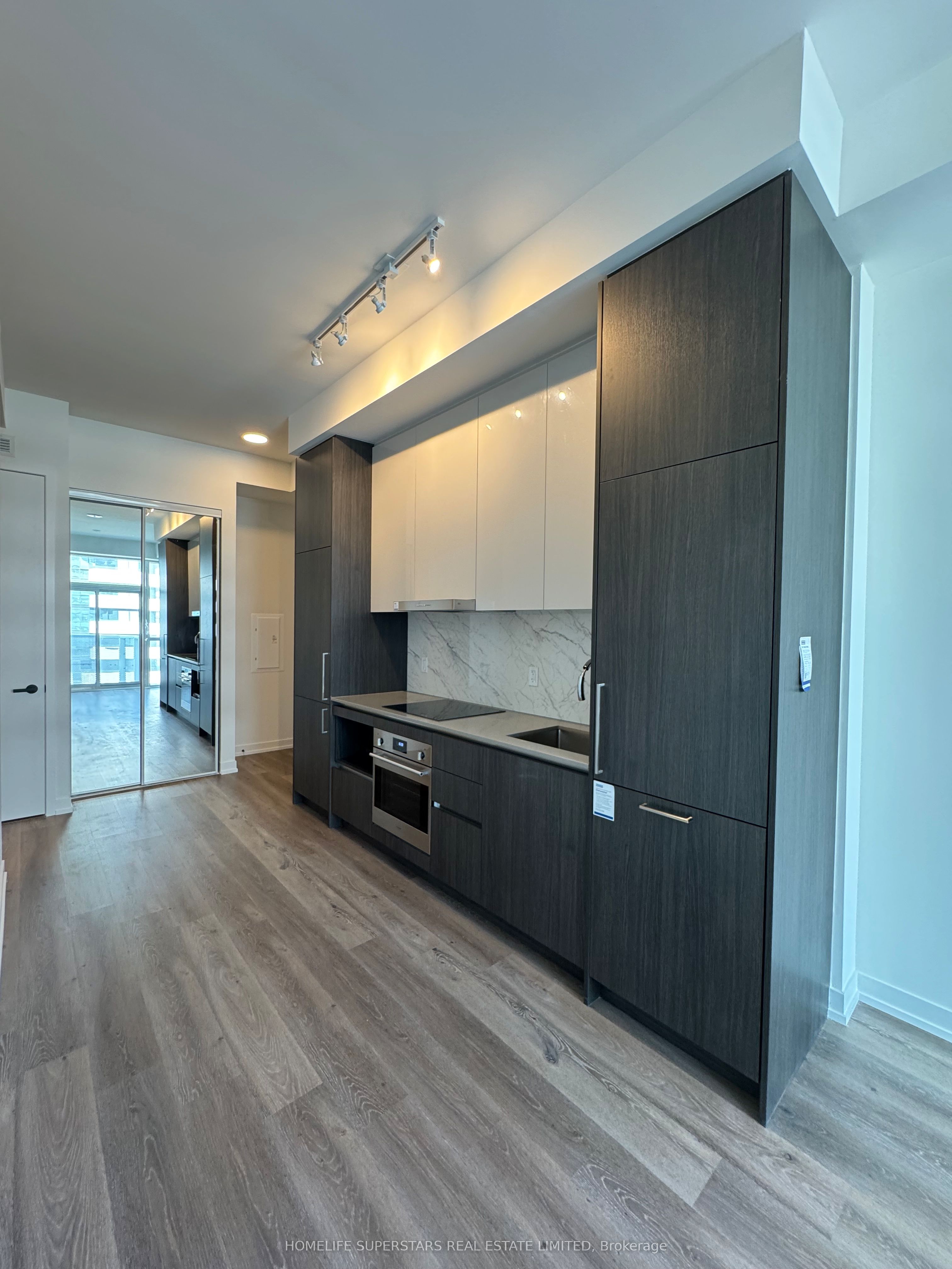 225 Commerce Street 5815 Property Photo 20