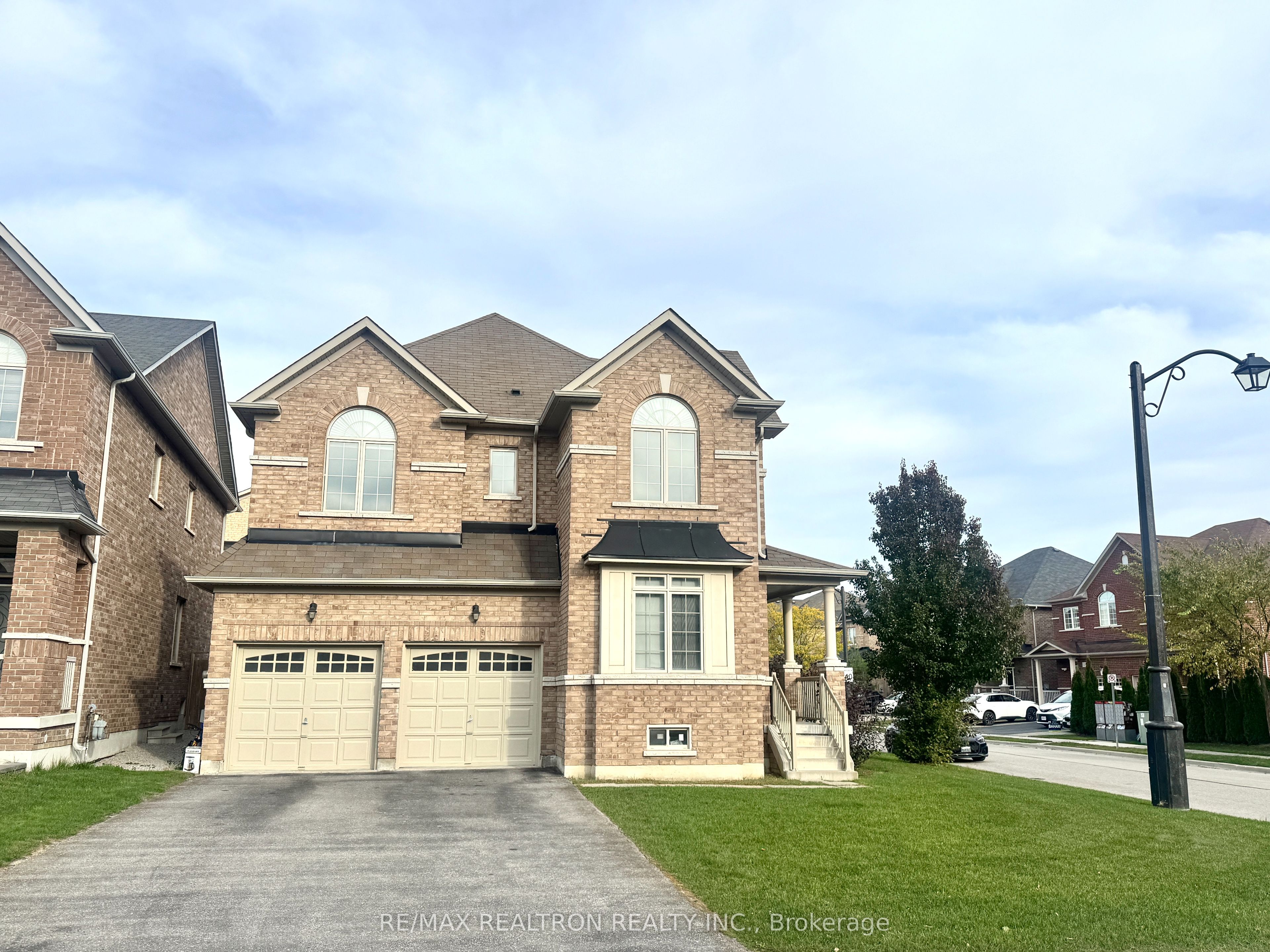 1306 Blencowe Crescent Property Photo 2