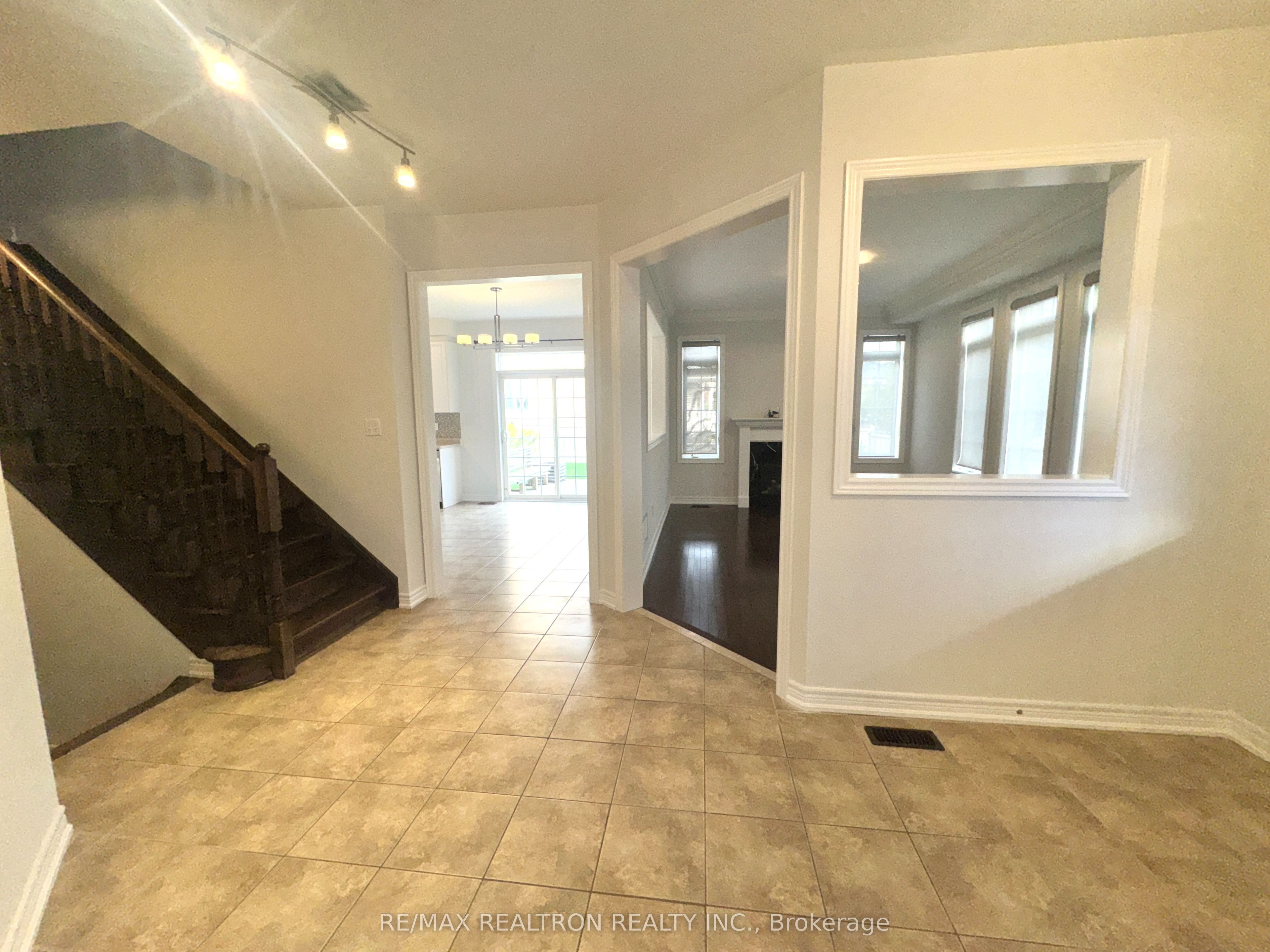 1306 Blencowe Crescent Property Photo 5
