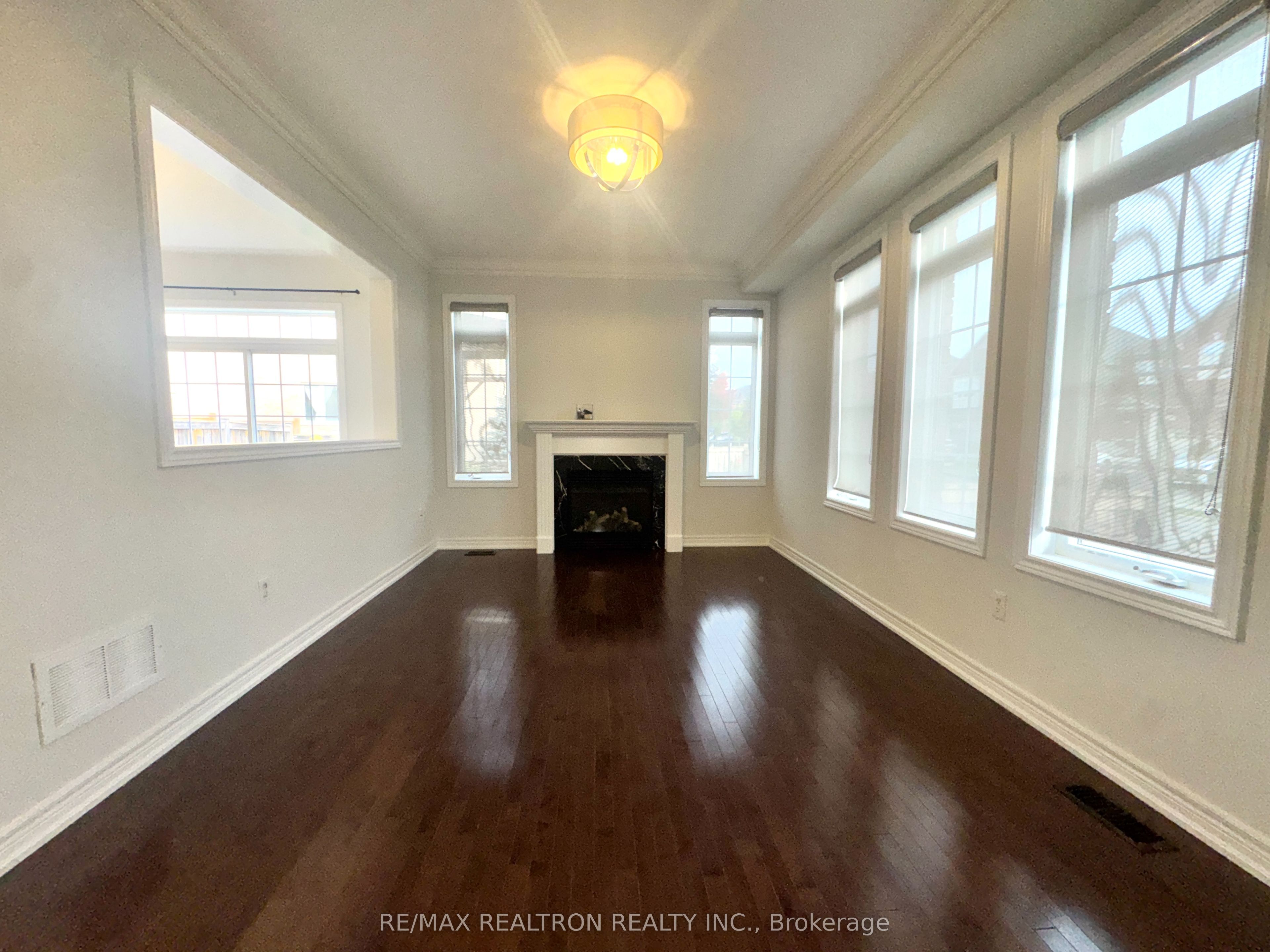 1306 Blencowe Crescent Property Photo 6