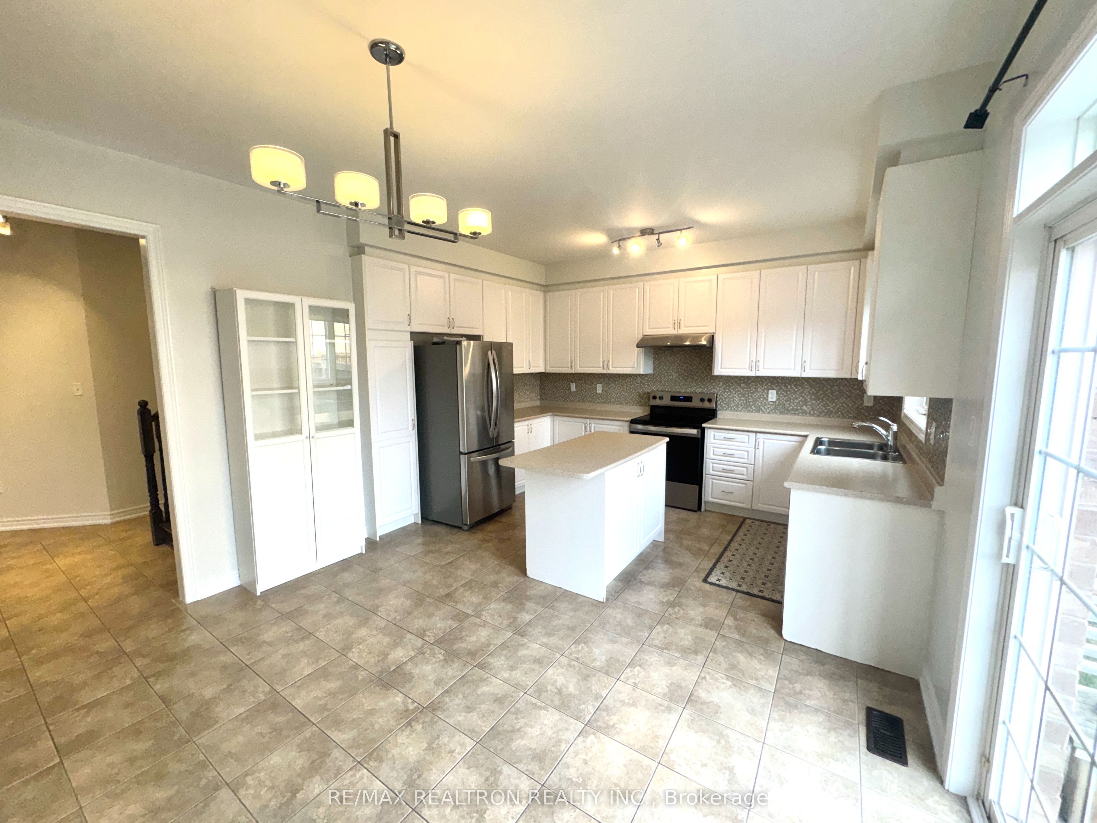 1306 Blencowe Crescent Property Photo 8