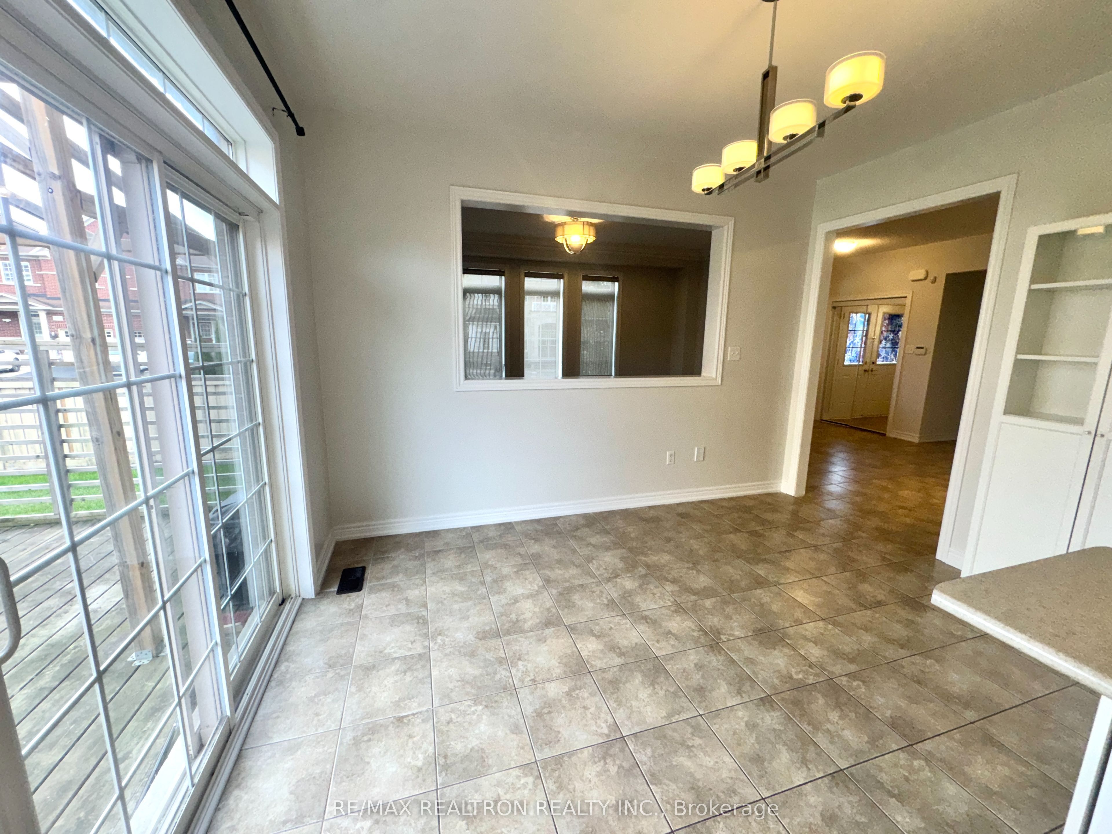 1306 Blencowe Crescent Property Photo 9