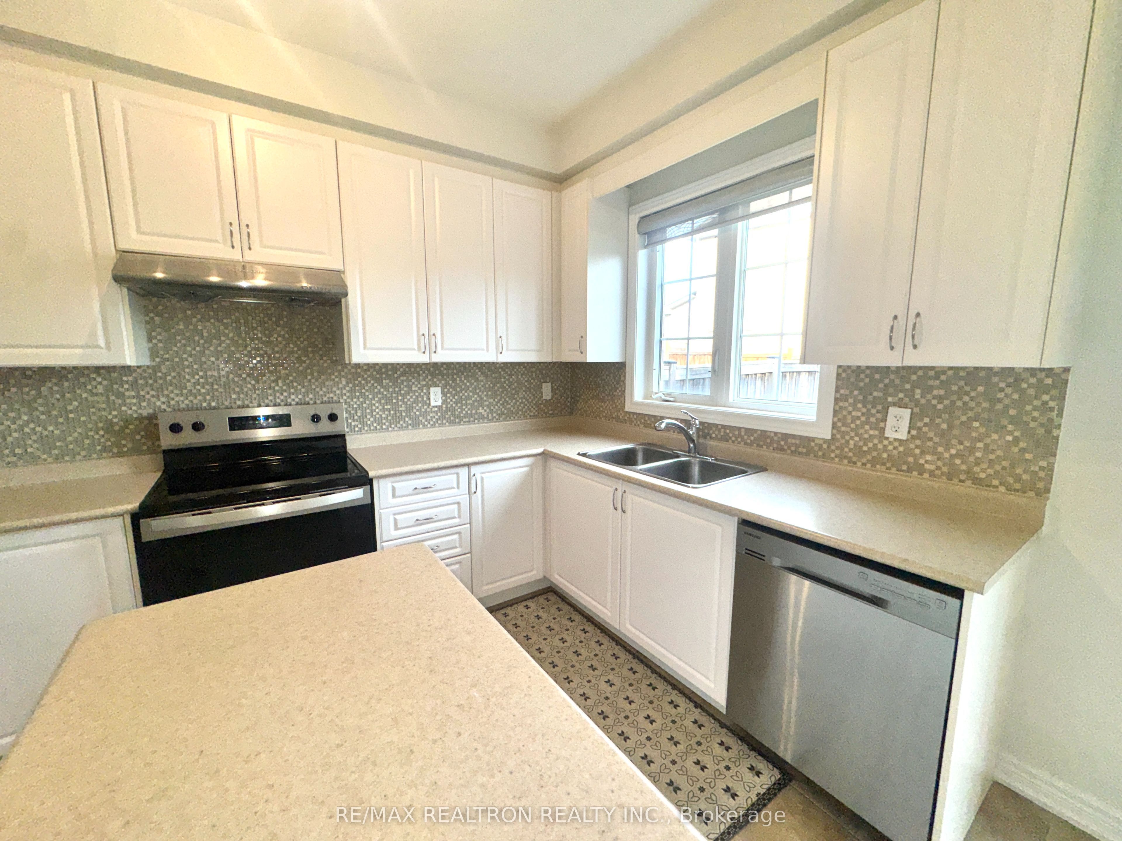1306 Blencowe Crescent Property Photo 11