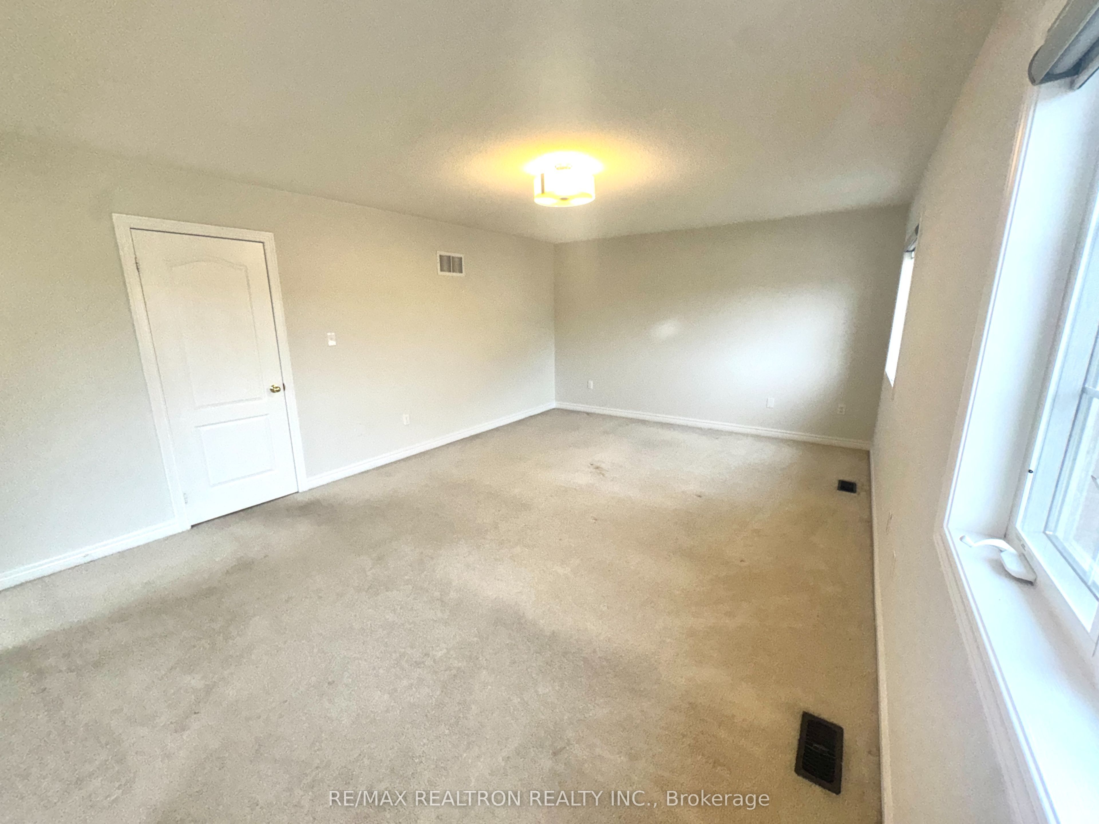 1306 Blencowe Crescent Property Photo 15