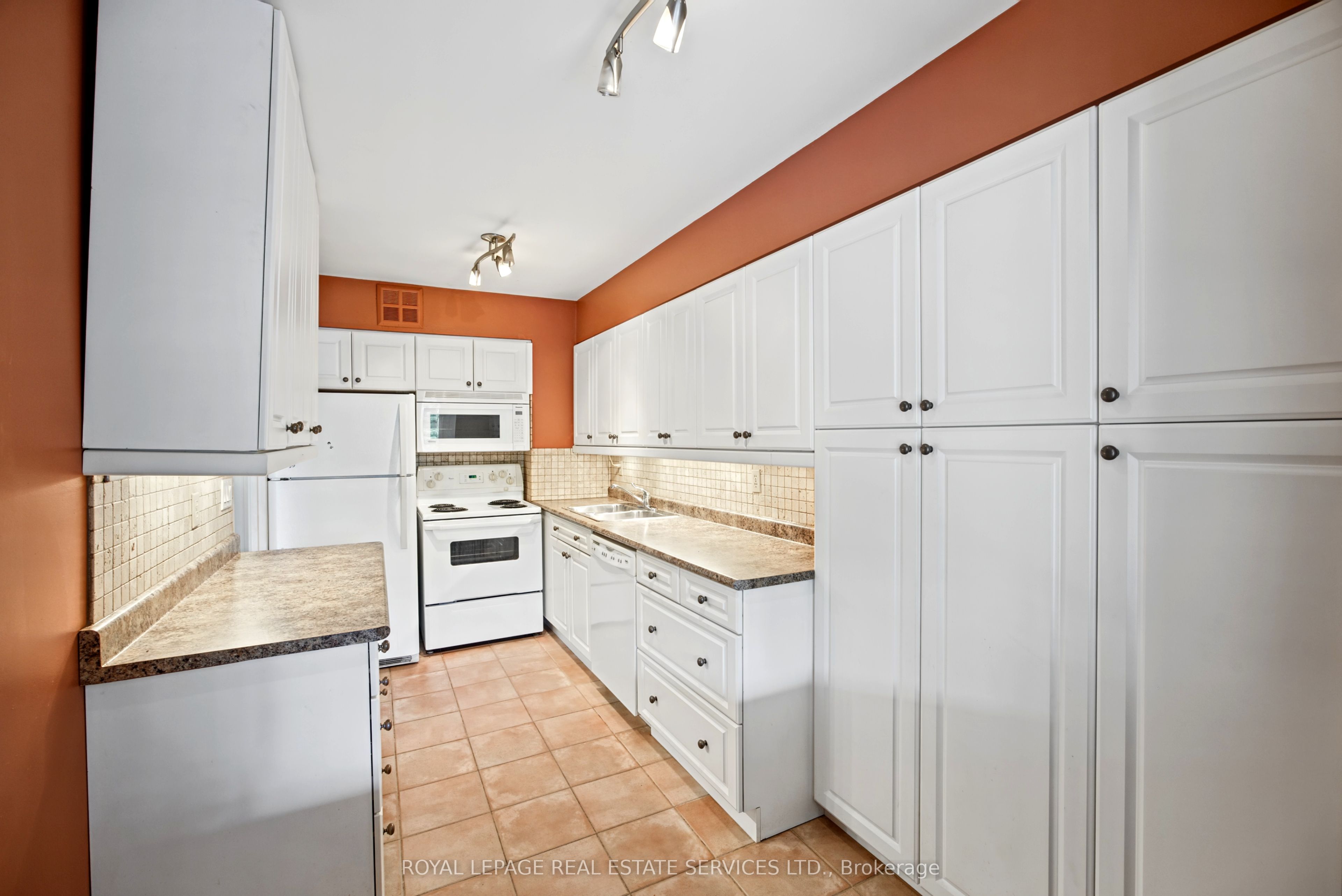 40 Baif Boulevard 313 Property Photo 19