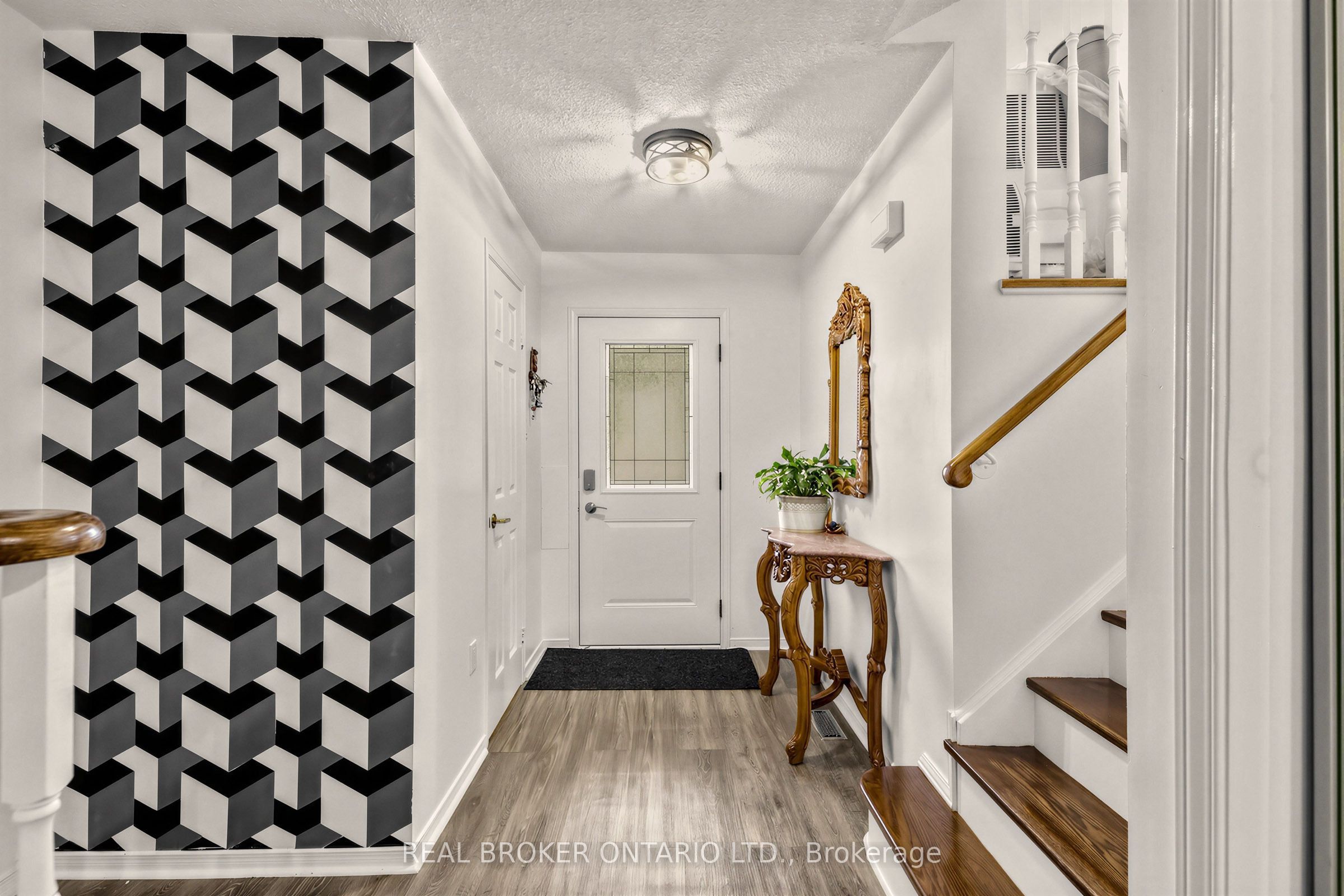 26 White Boulevard Property Photo 3