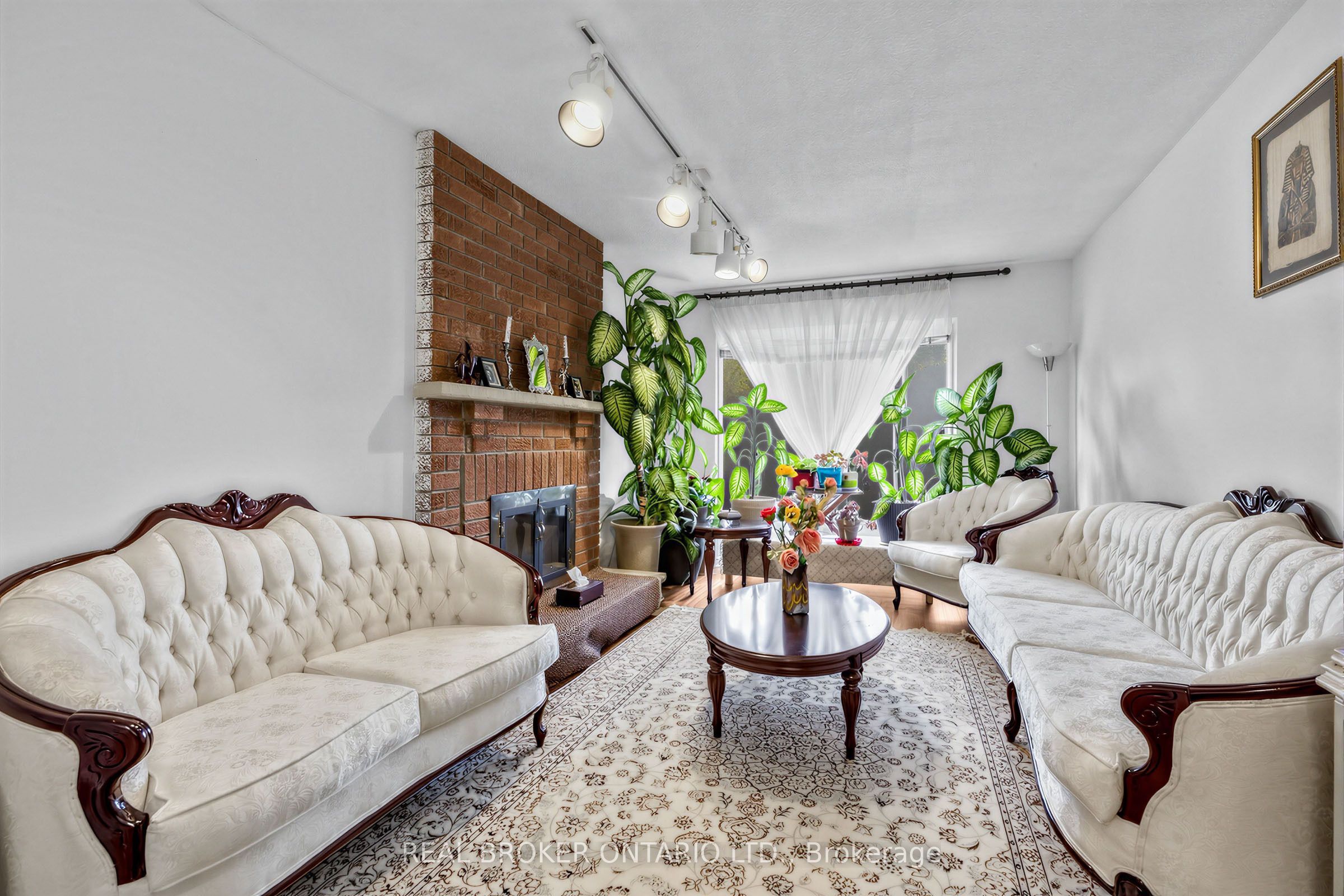 26 White Boulevard Property Photo 6