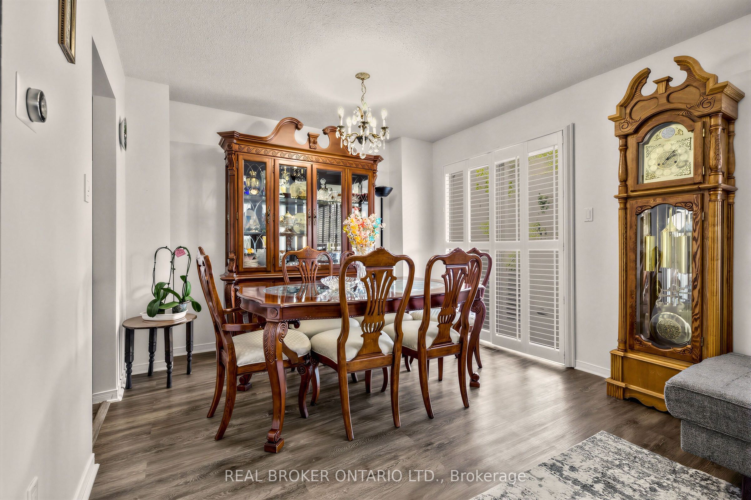 26 White Boulevard Property Photo 9